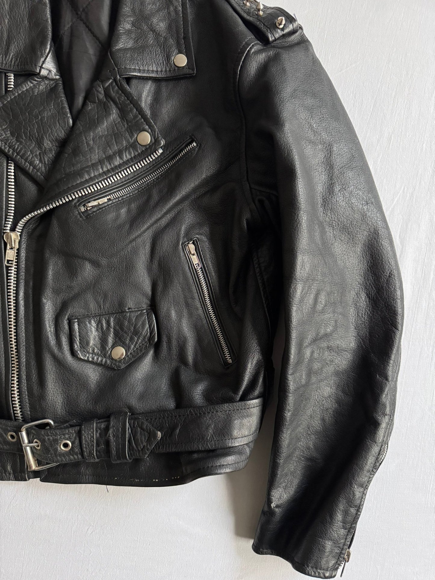🏍️ Geacă vintage din piele biker / Cu ținte pe umăr (M bărbați) - anbracaminte