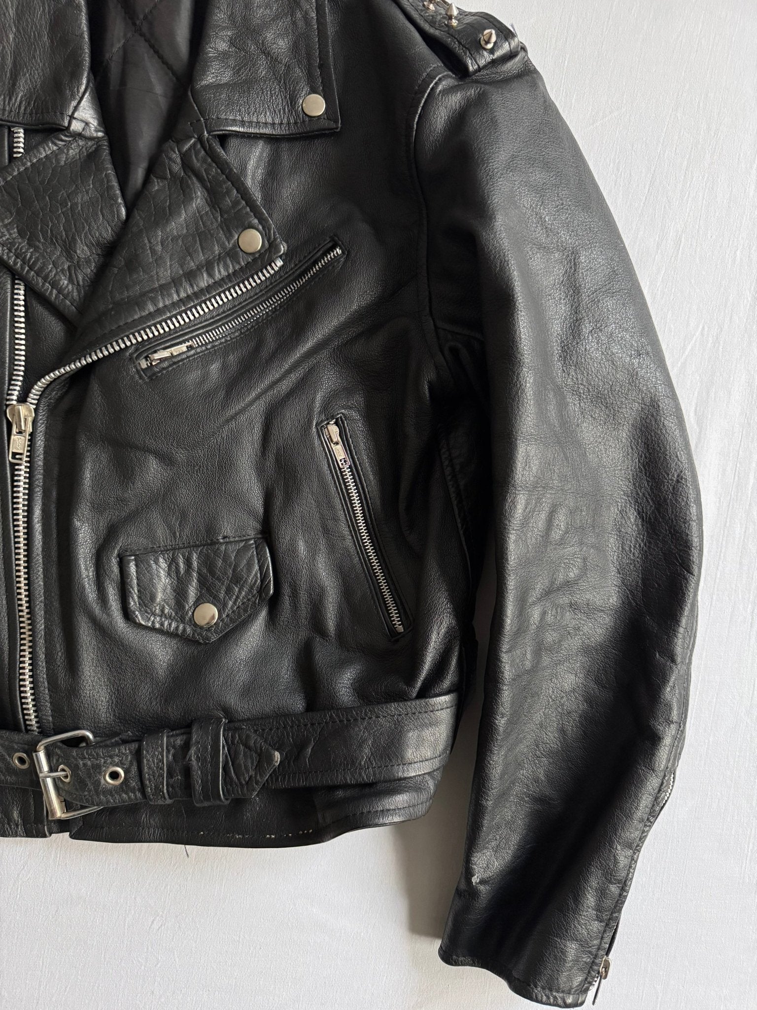 🏍️ Geacă vintage din piele biker / Cu ținte pe umăr (M bărbați) - anbracaminte