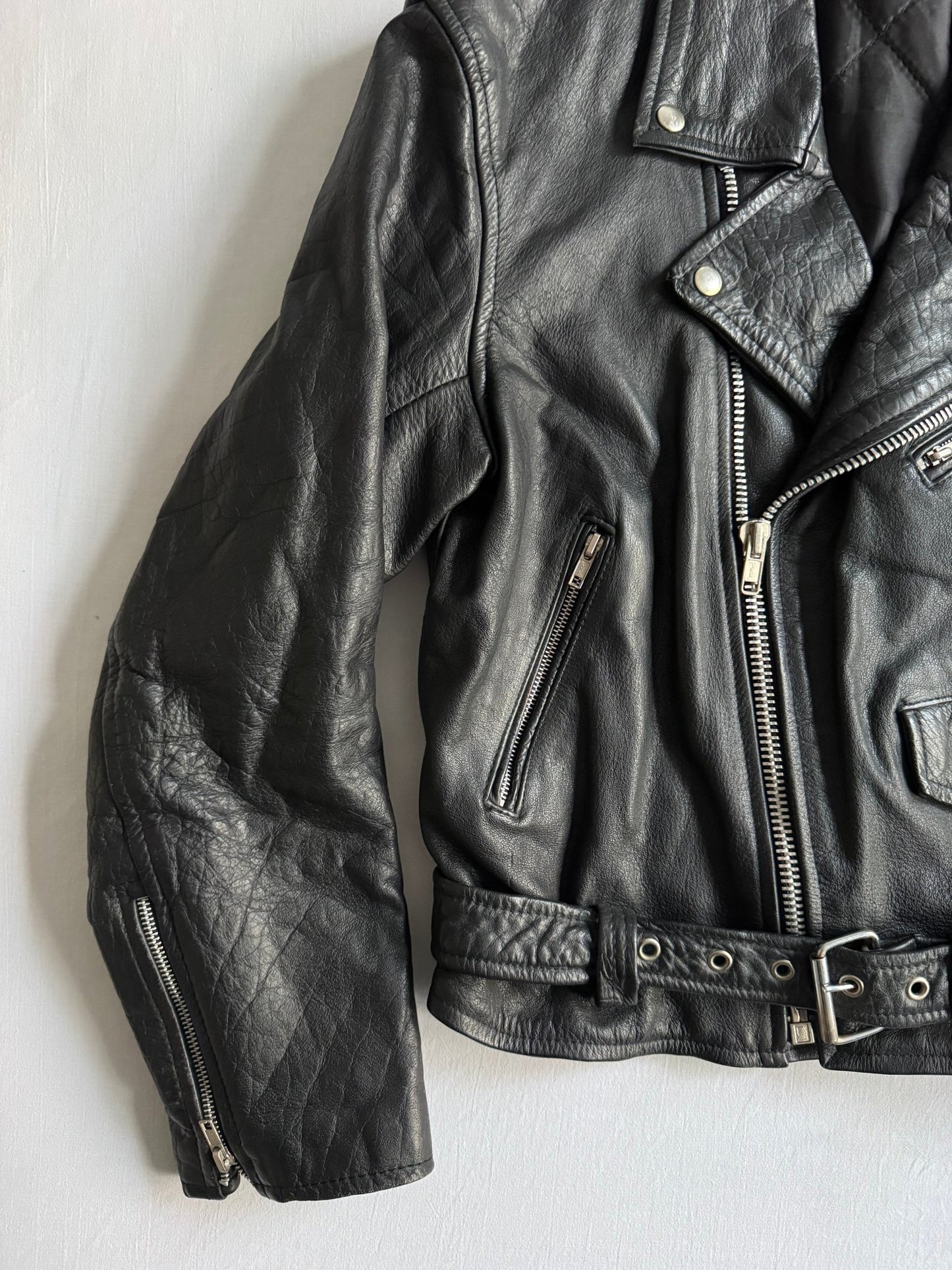 🏍️ Geacă vintage din piele biker / Cu ținte pe umăr (M bărbați) - anbracaminte