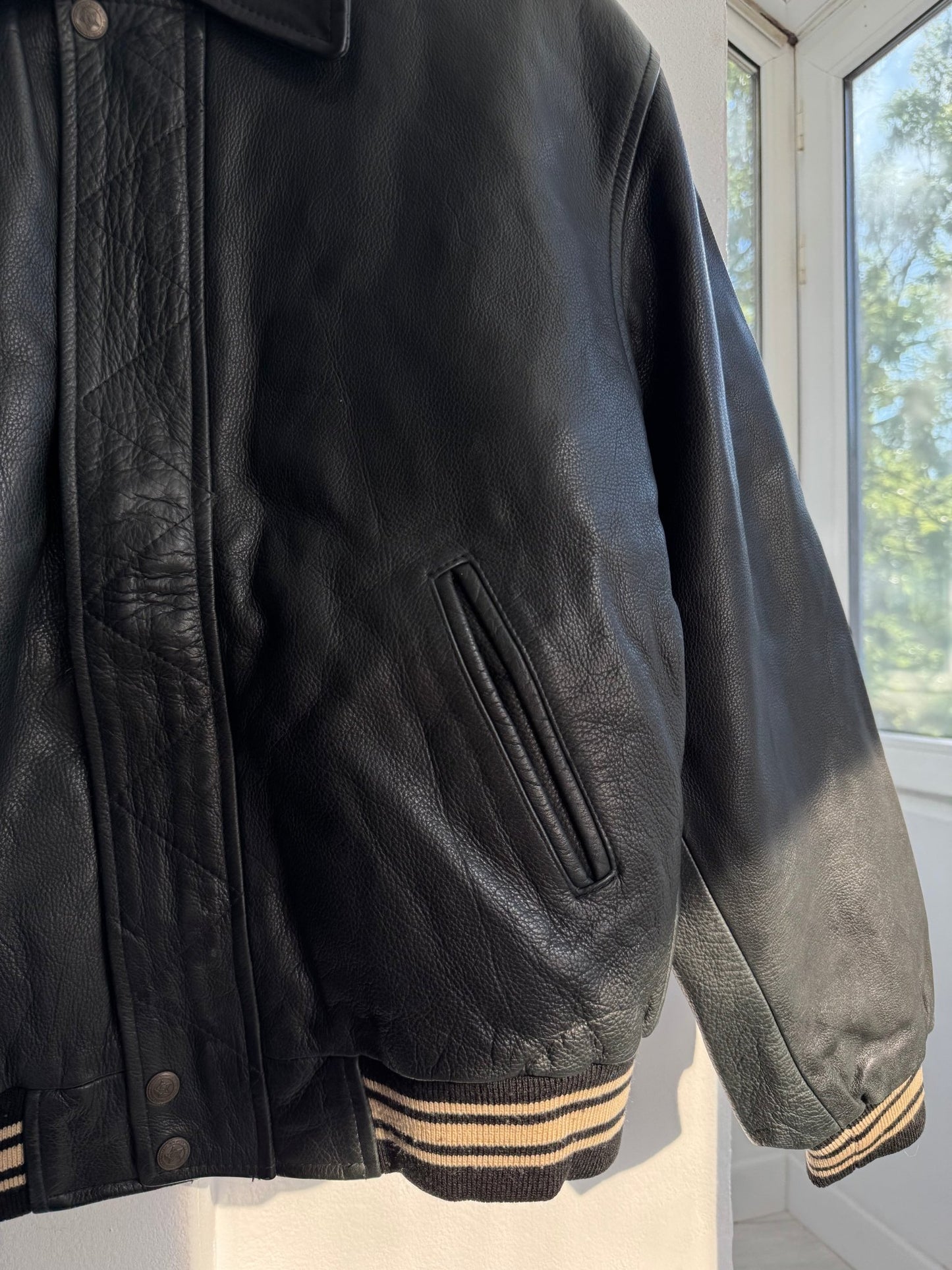 🖤 Geacă Vintage din Piele Neagră cu Guler & Manșete Striped – M - anbracaminte