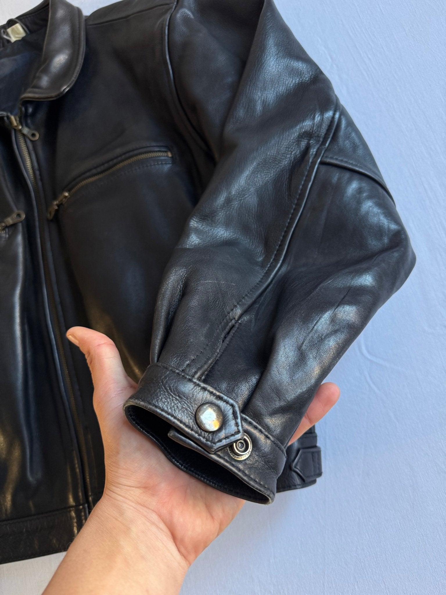 ☕️ Geacă Vintage din Piele Neagră de Vacă – L (Cropped & Boxy Fit) - anbracaminte