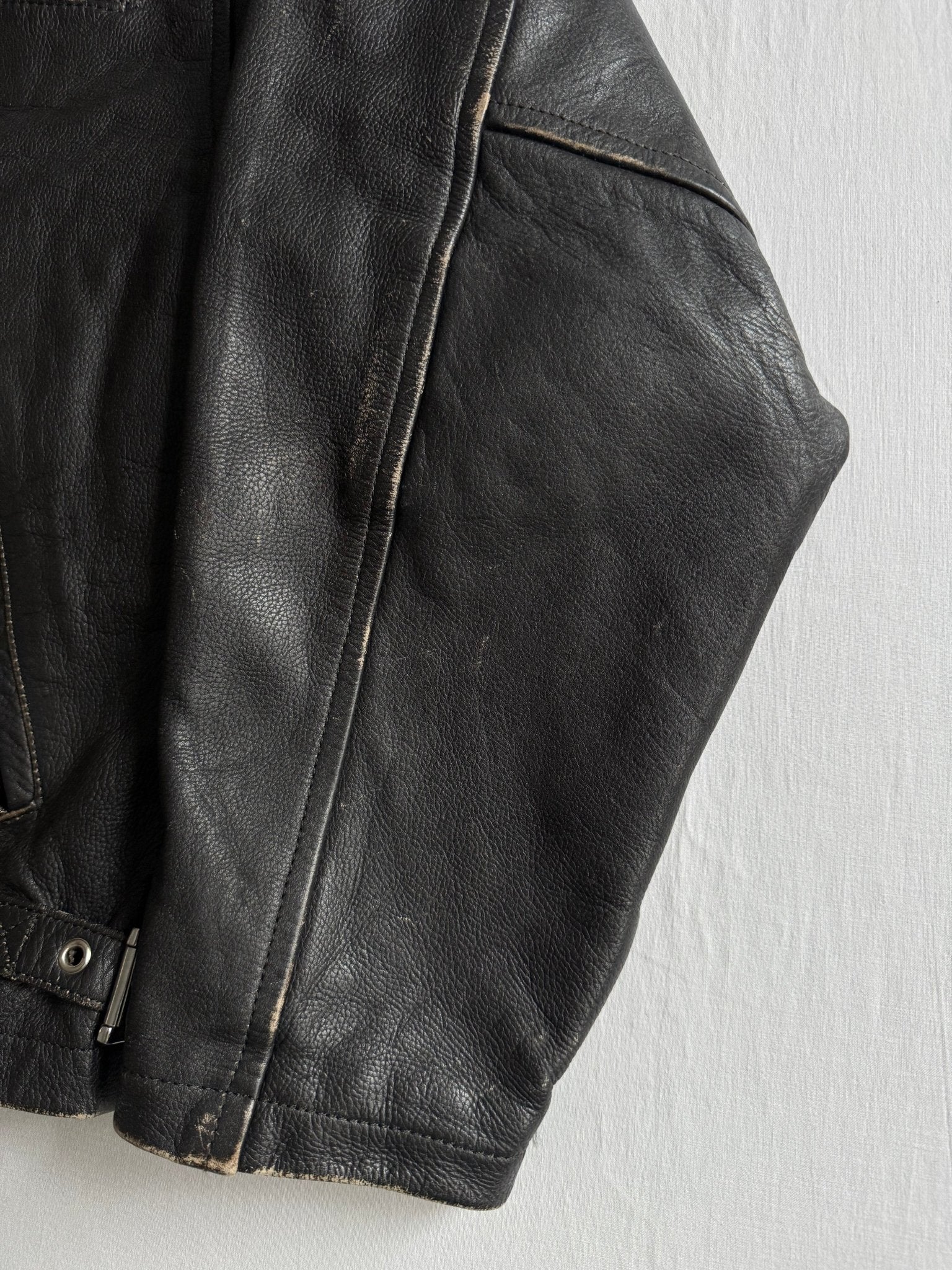 🏍️ Geacă vintage din piele neagră pentru bărbați – mărimea L – croială cropped – piele naturală cu patină autentică - anbracaminte