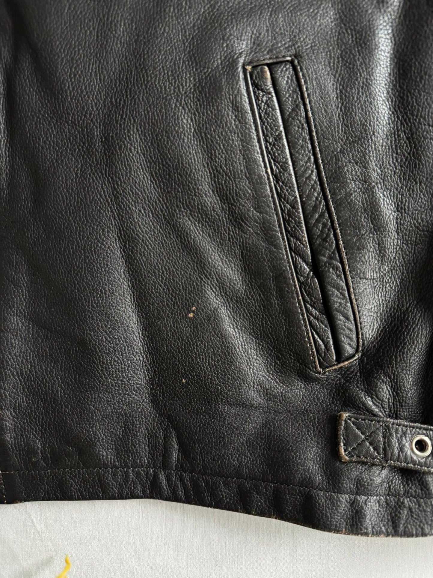 🏍️ Geacă vintage din piele neagră pentru bărbați – mărimea L – croială cropped – piele naturală cu patină autentică - anbracaminte