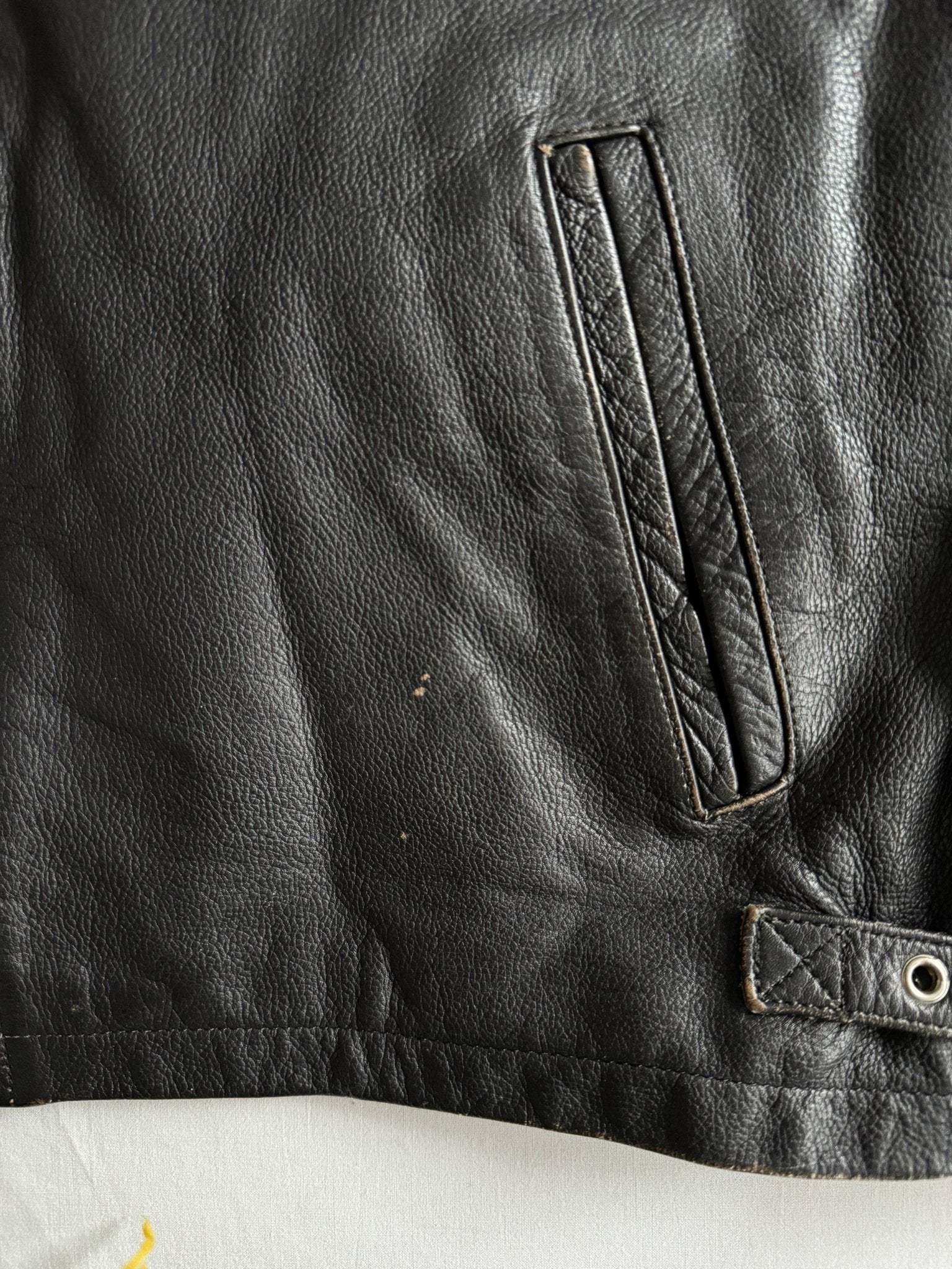 🏍️ Geacă vintage din piele neagră pentru bărbați – mărimea L – croială cropped – piele naturală cu patină autentică - anbracaminte