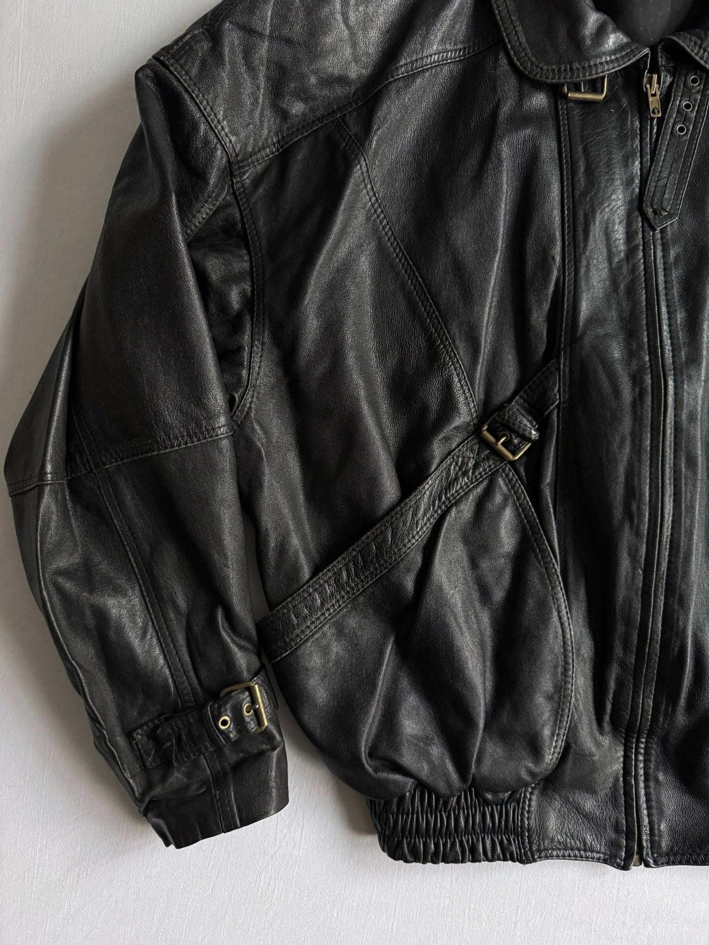 👨‍✈️ Geacă vintage din piele neagră tip bomber / Cropped Fit cu curele – Made in Italy (L bărbați) - anbracaminte