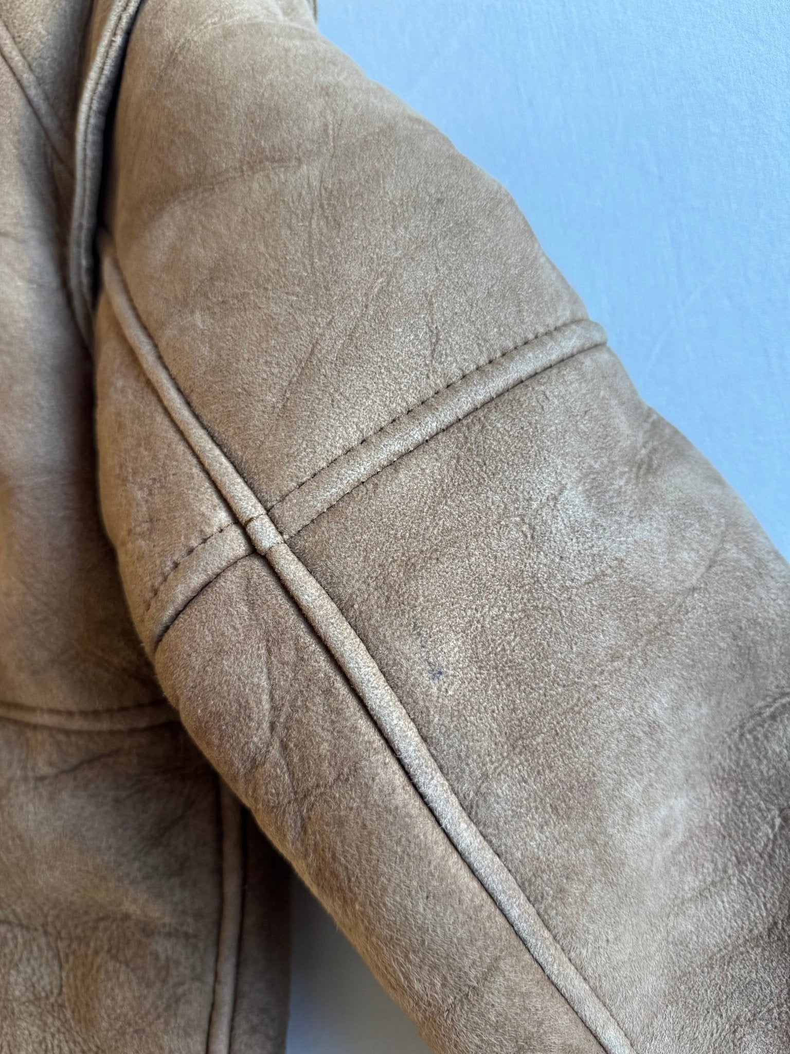 🐑 Geacă Vintage din Shearling Natural Maro Deschis – M (Cropped Bomber Fit) - anbracaminte