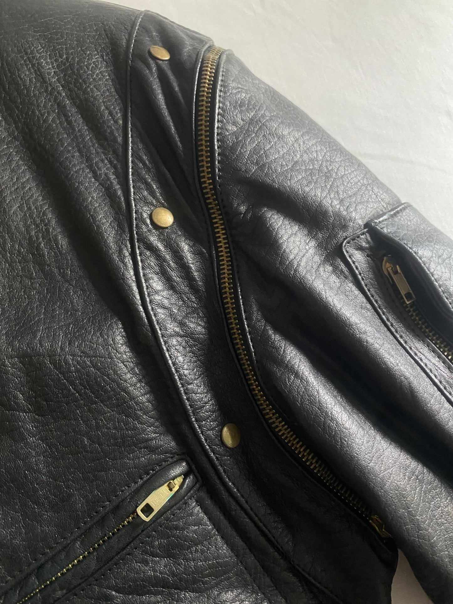 Geacă Vintage Neagră din Piele – Mâneci Detașabile, Made in Italy - anbracaminte