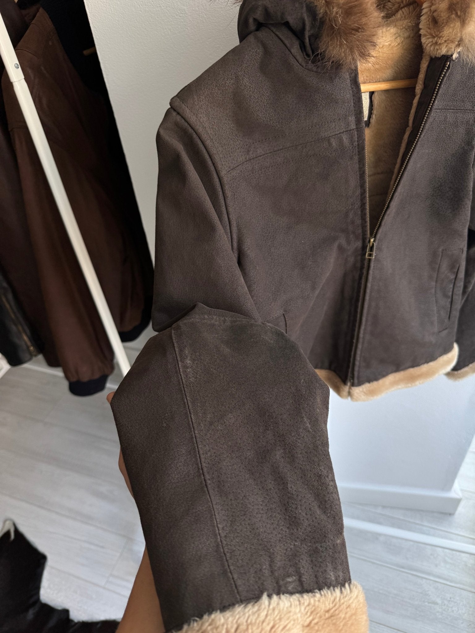 🦝 Geacă Y2K Damă Suede cu Glugă & Blană Raccoon – S - anbracaminte