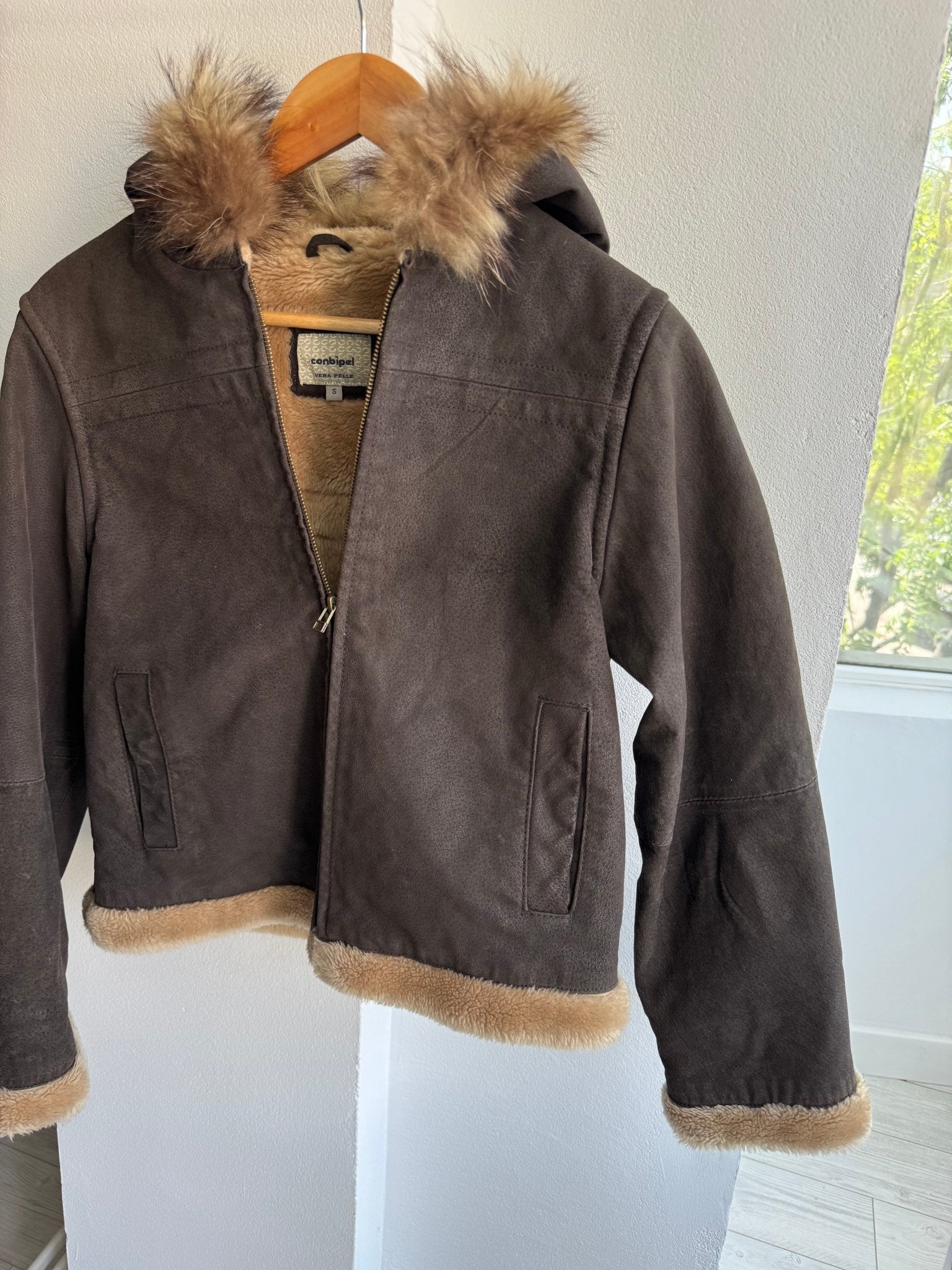 🦝 Geacă Y2K Damă Suede cu Glugă & Blană Raccoon – S - anbracaminte