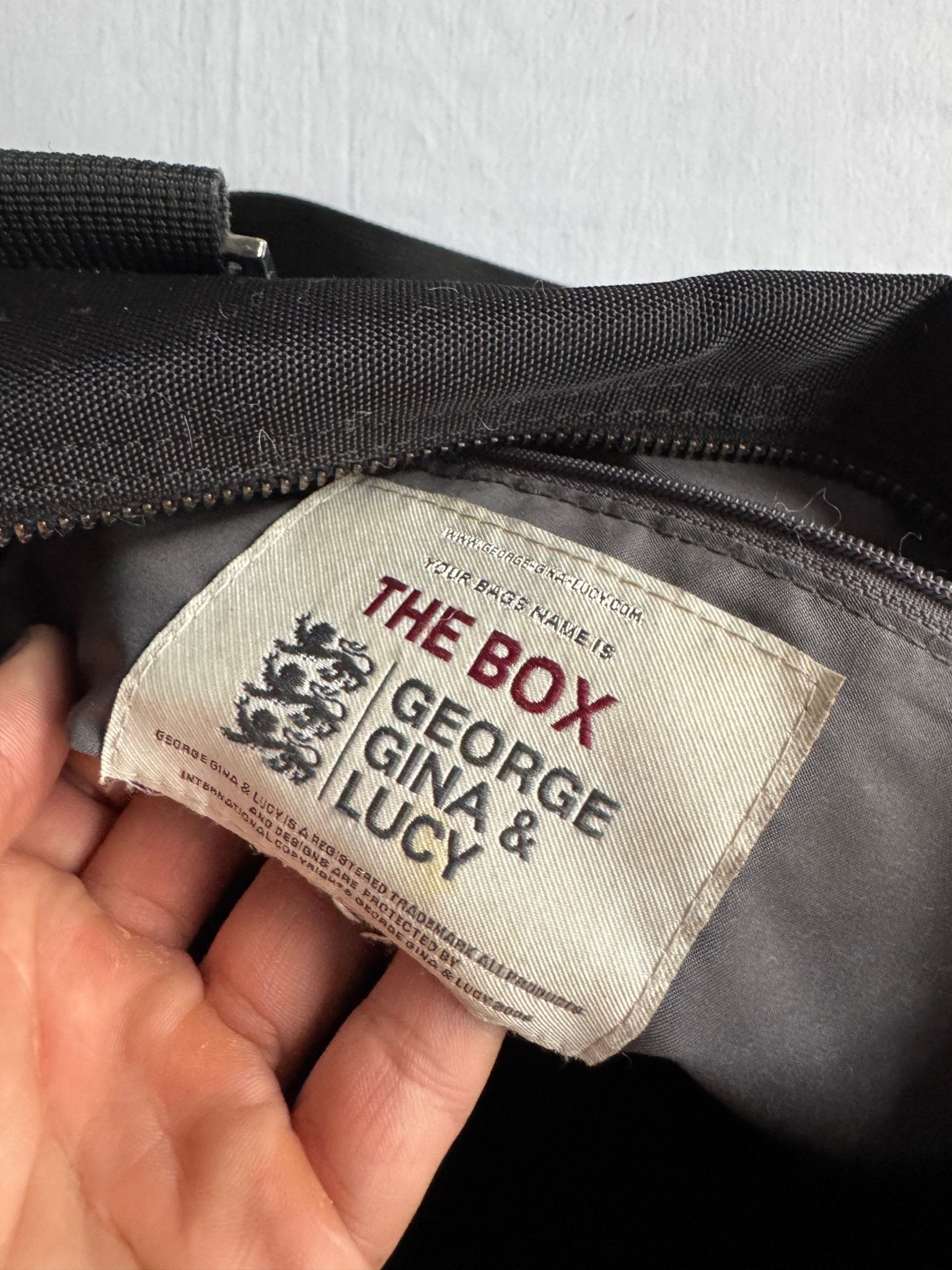 👜 Geantă Y2K George Gina & Lucy The Box Bag - anbracaminte