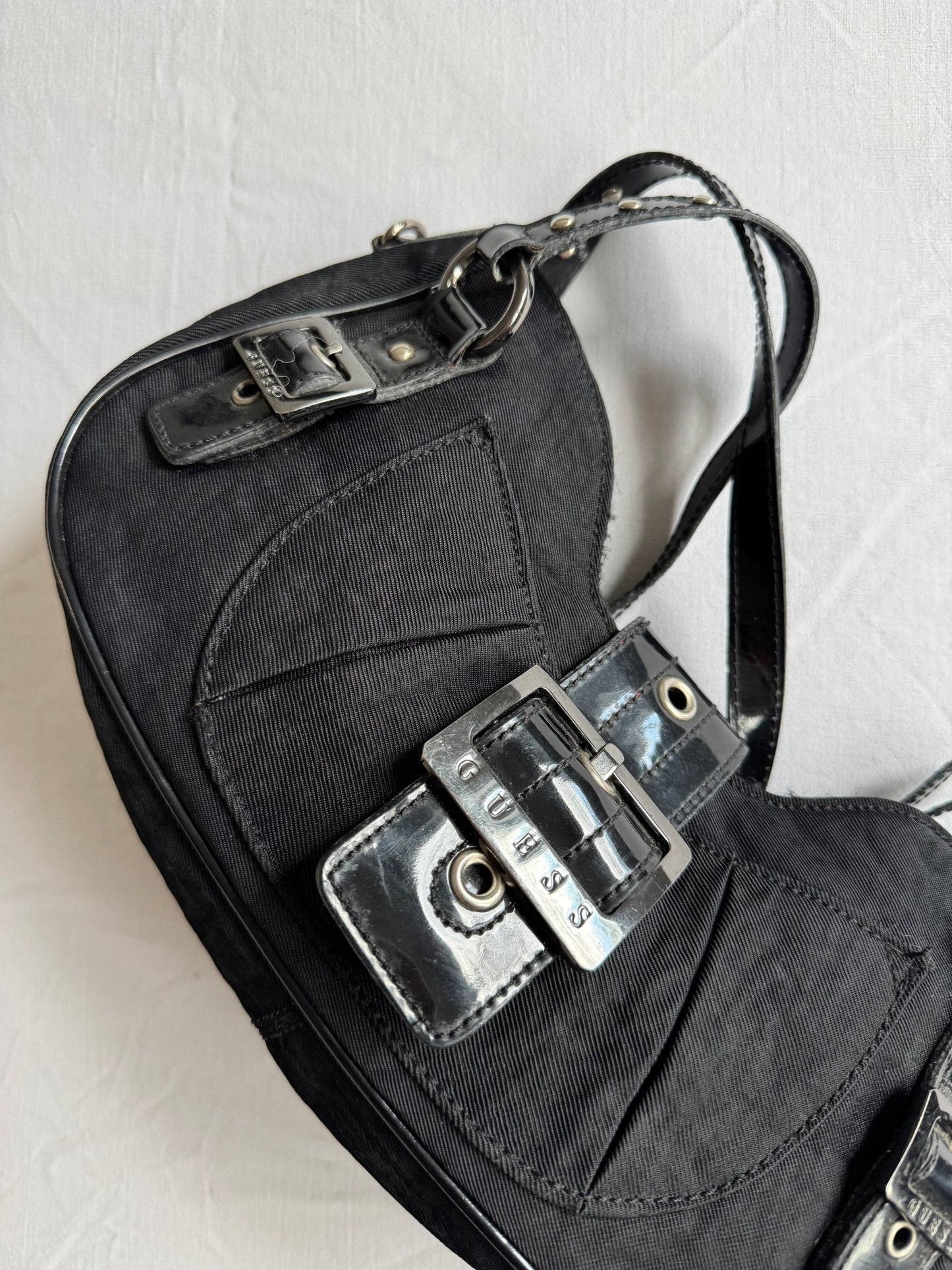 👜 Geantă Y2K Guess neagră / Model clasic anii 2000 - anbracaminte