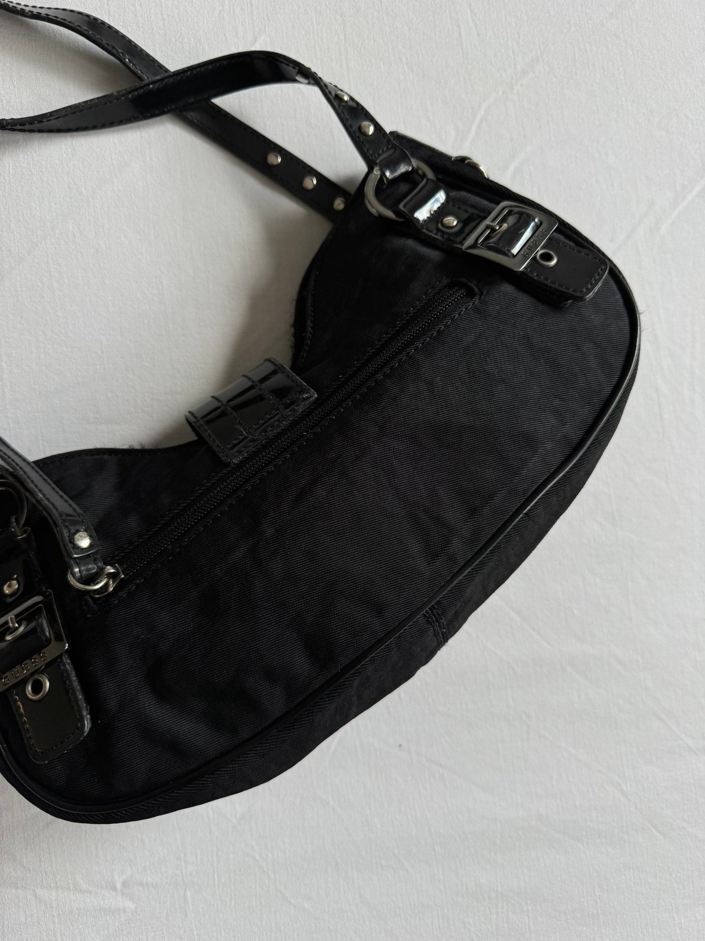 👜 Geantă Y2K Guess neagră / Model clasic anii 2000 - anbracaminte