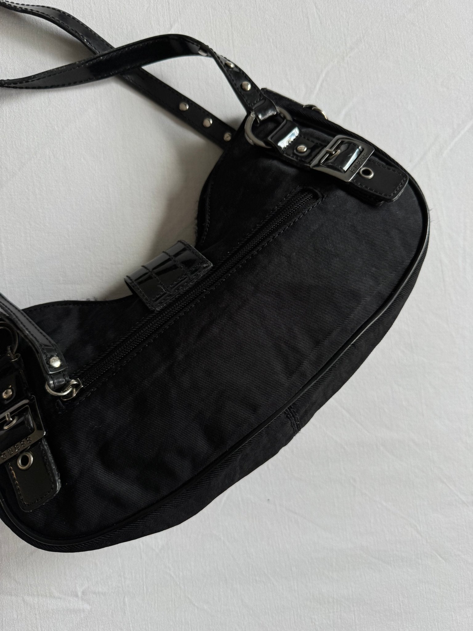 👜 Geantă Y2K Guess neagră / Model clasic anii 2000 - anbracaminte