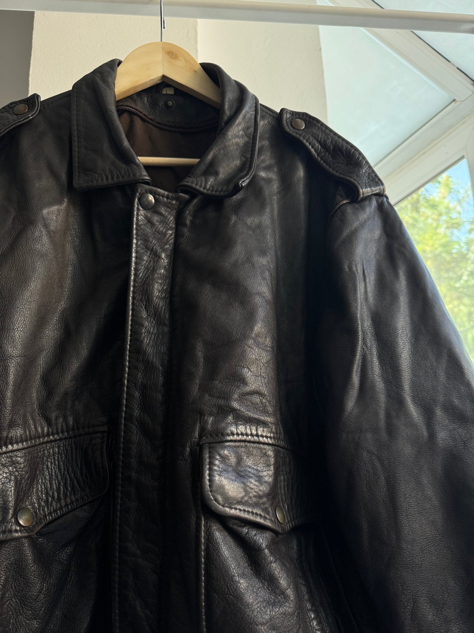 Jachetă Piele Bomber A2 Vintage Maro Închis | 100% Cowhide | Patină Naturală – L Bărbați - anbracaminte
