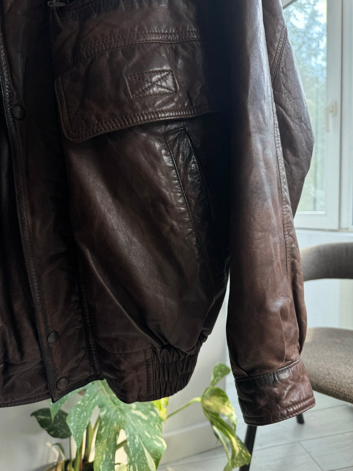 ✈️ Jachetă Piele Bomber Vintage Maro Închis | Cropped şi Boxy | Patină Naturală – L Oversized / XL Bărbați - anbracaminte