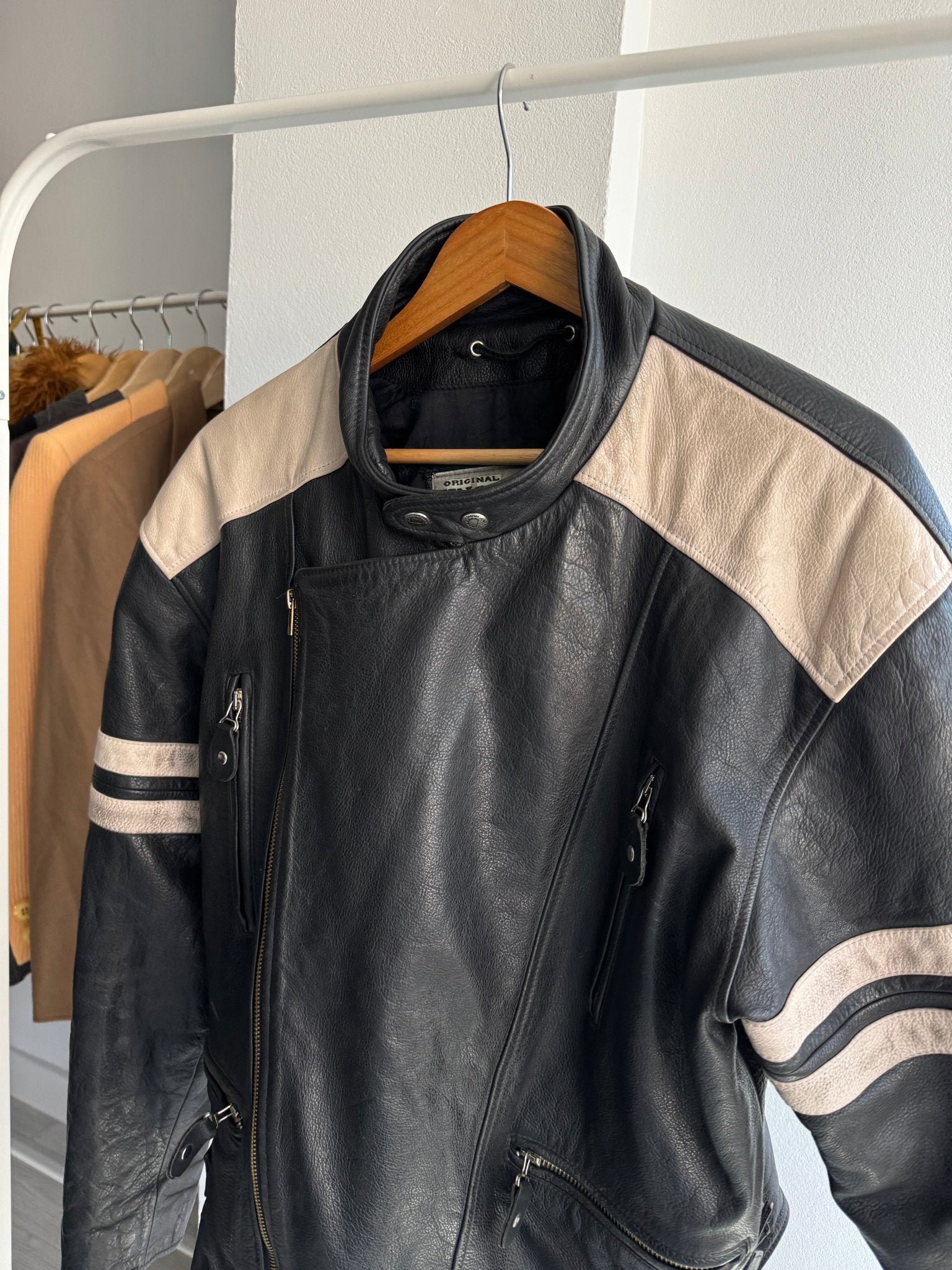 🐮 Jachetă Vintage din Piele de Vacă Neagră – Bărbați | M (Oversized M / L) - anbracaminte
