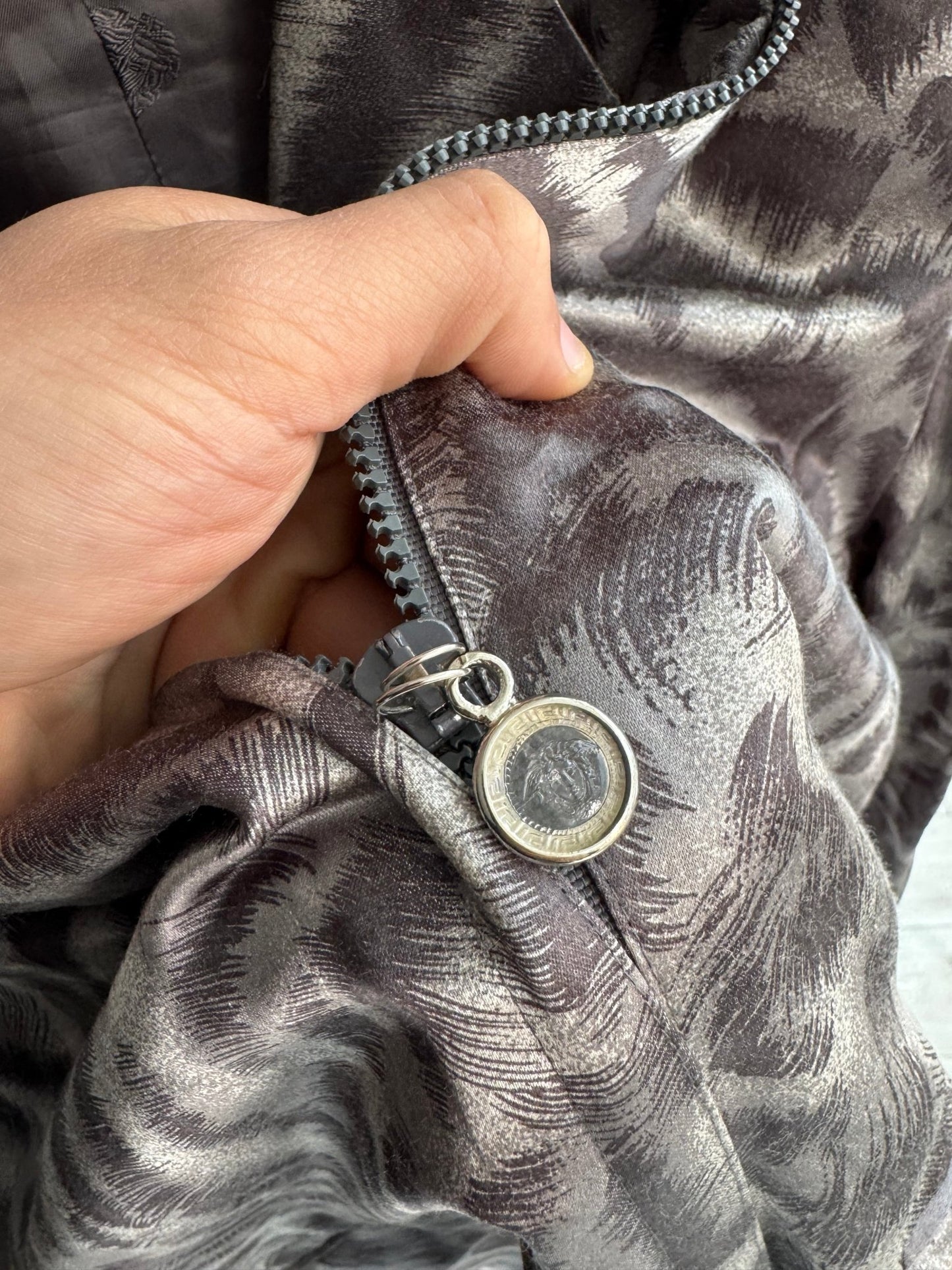 🦓 Jachetă Vintage Gianni Versace din Mătase cu Zebra Print – Damă | IT 44 / M | Made in Italy - anbracaminte