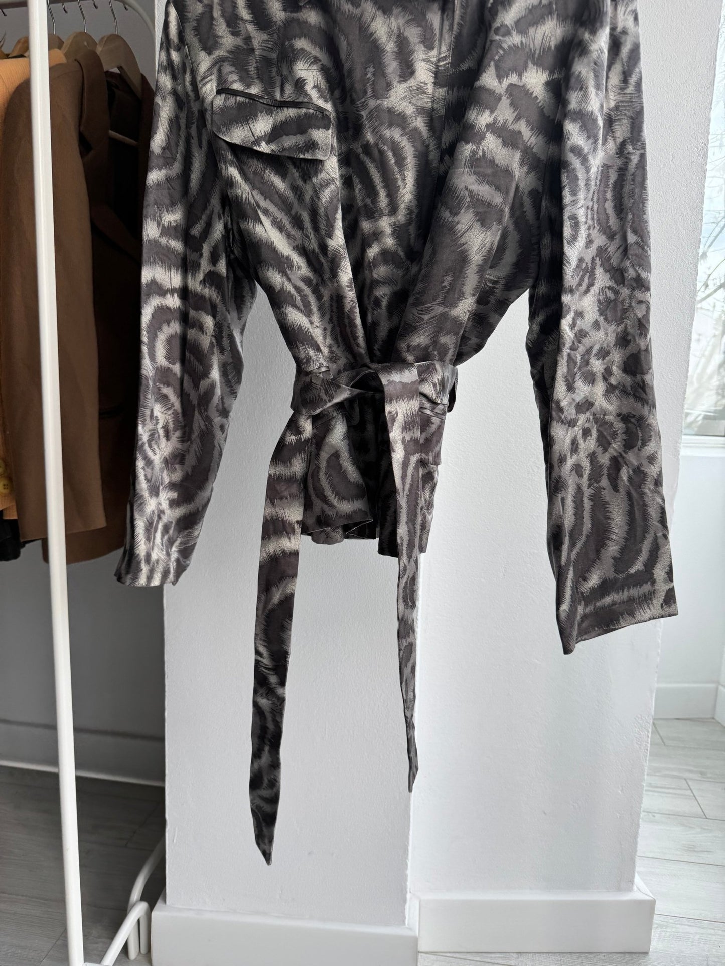 🦓 Jachetă Vintage Gianni Versace din Mătase cu Zebra Print – Damă | IT 44 / M | Made in Italy - anbracaminte