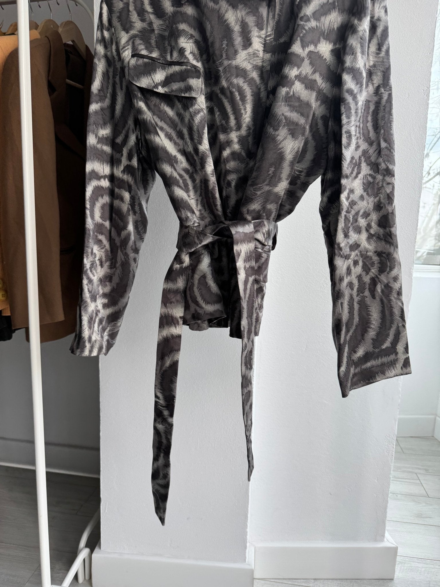 🦓 Jachetă Vintage Gianni Versace din Mătase cu Zebra Print – Damă | IT 44 / M | Made in Italy - anbracaminte