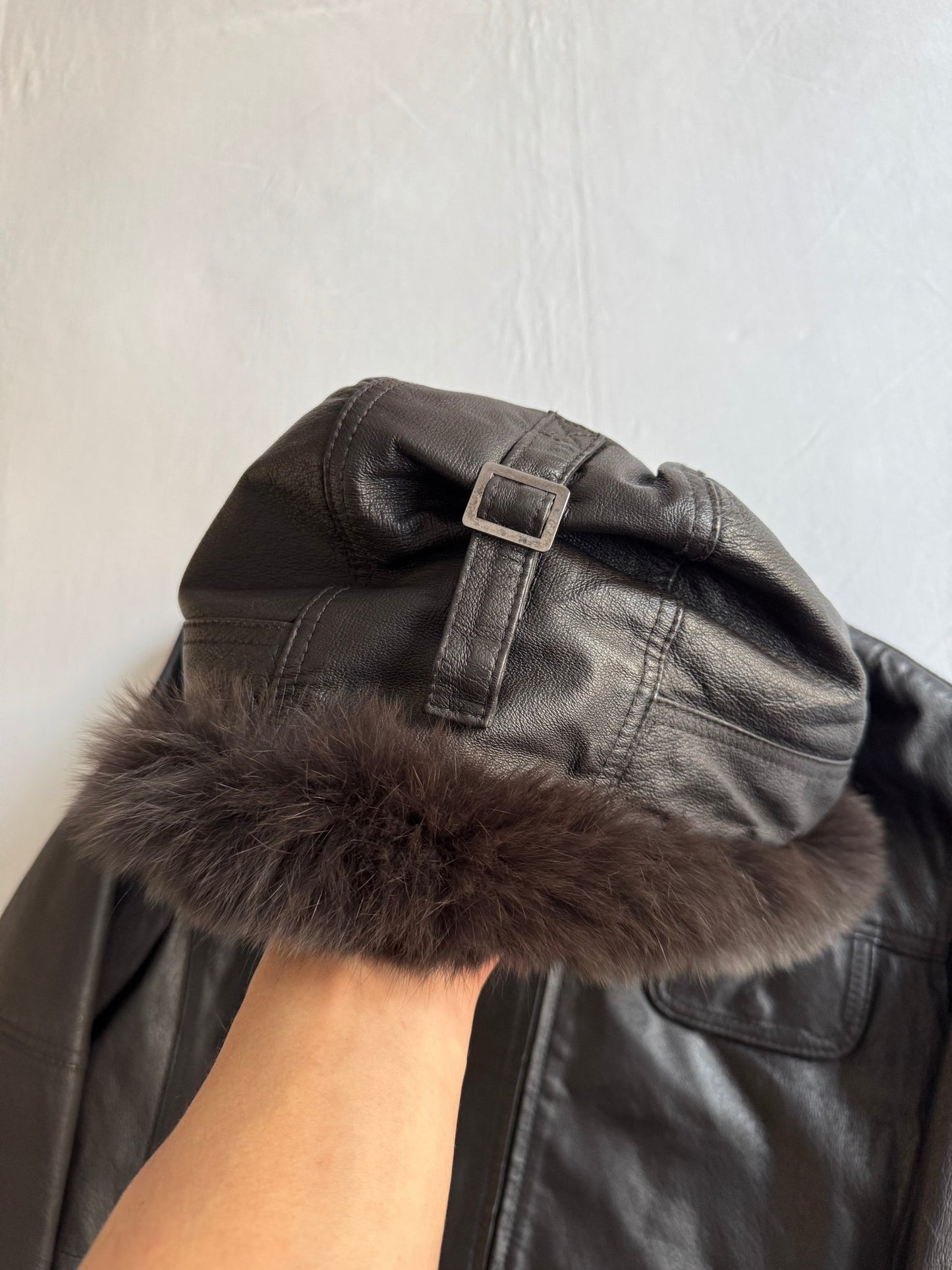 🦊 Jachetă Y2K din Piele Maro Închis cu Glugă Bordată cu Blană de Vulpe – IT 44 (M/L Damă) - anbracaminte