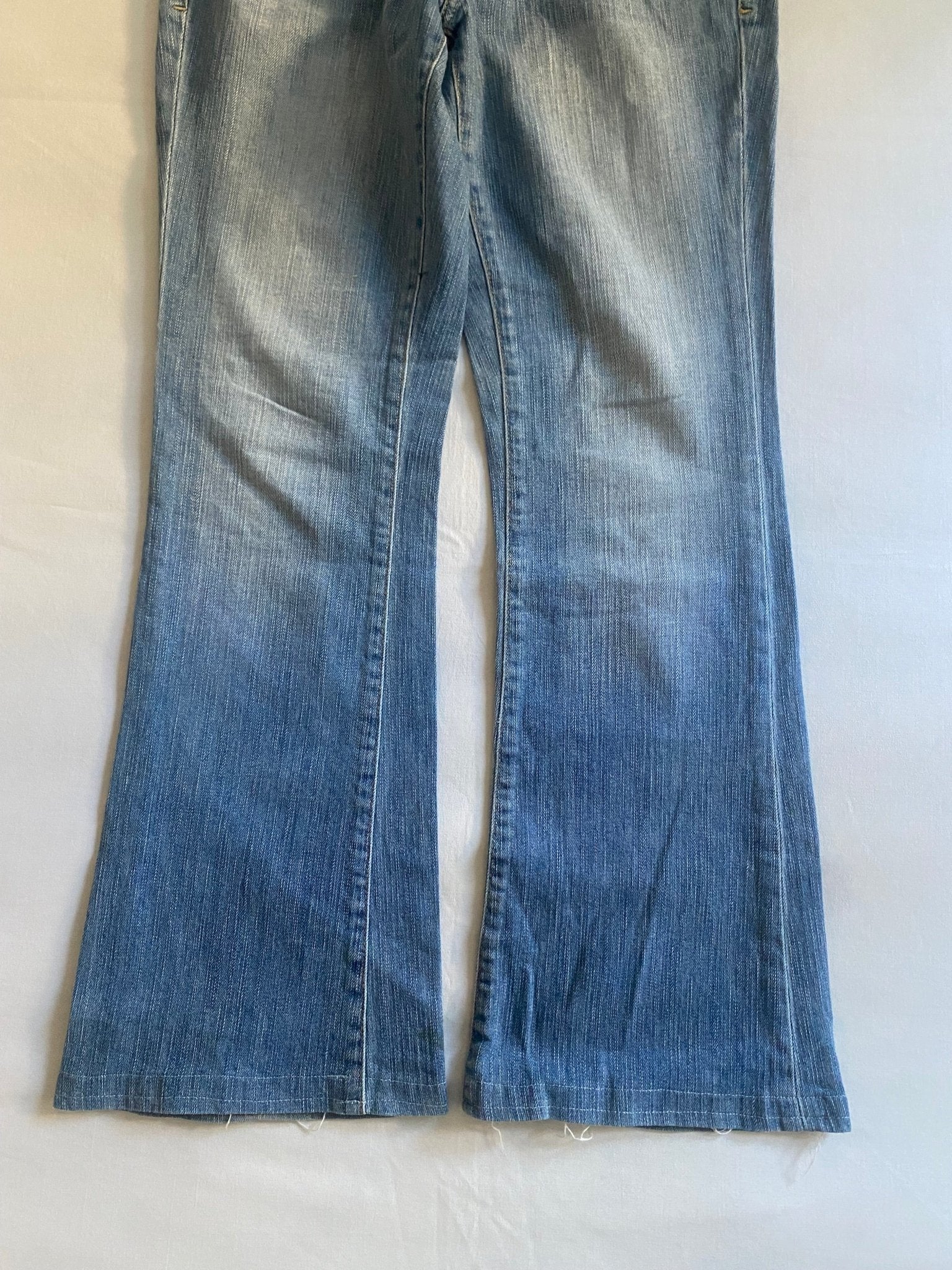 Jeans Y2K Guess – Flared – Made in Mexico – Mărime US 29 (≈ EU 38) - anbracaminte