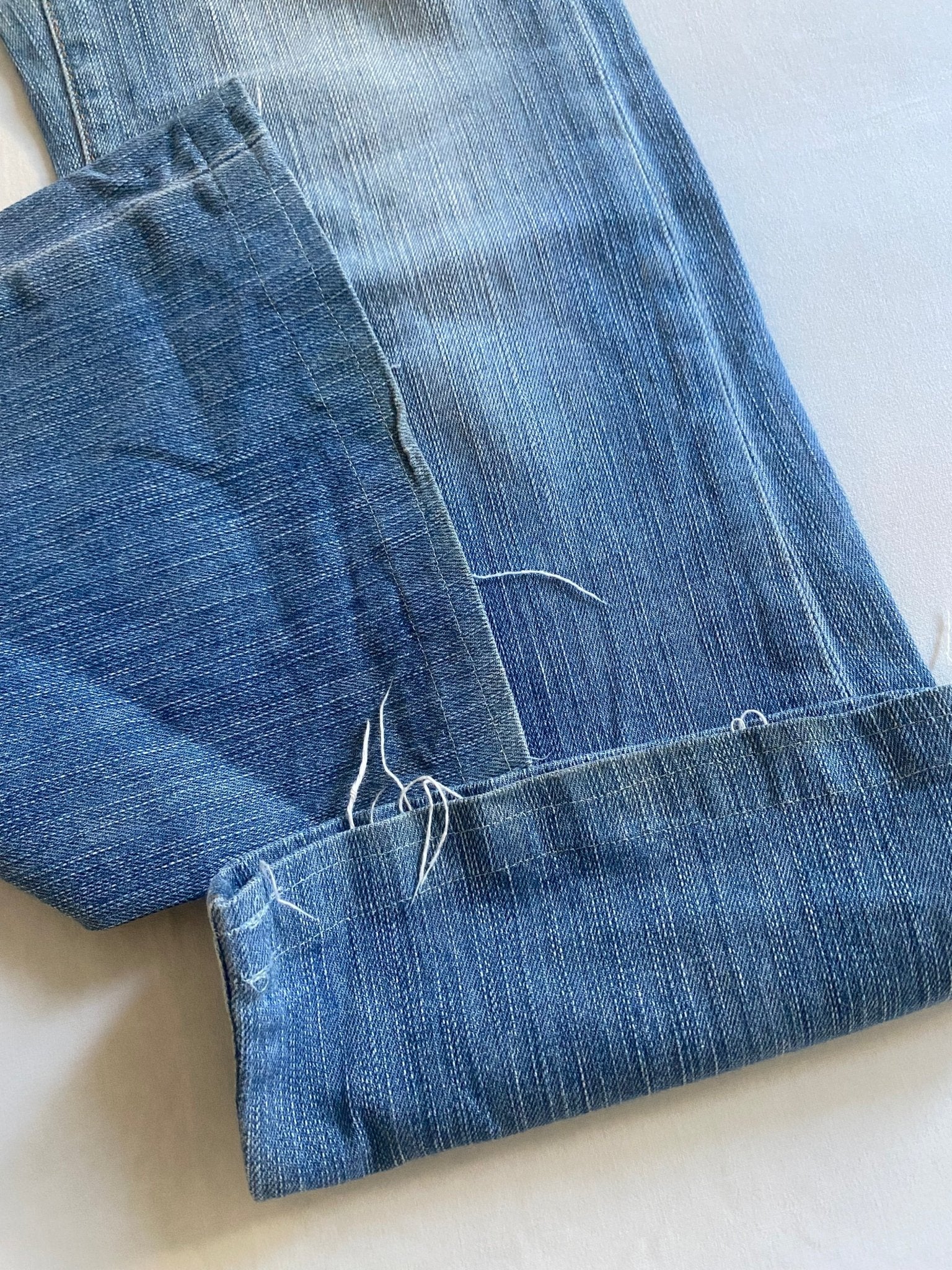Jeans Y2K Guess – Flared – Made in Mexico – Mărime US 29 (≈ EU 38) - anbracaminte