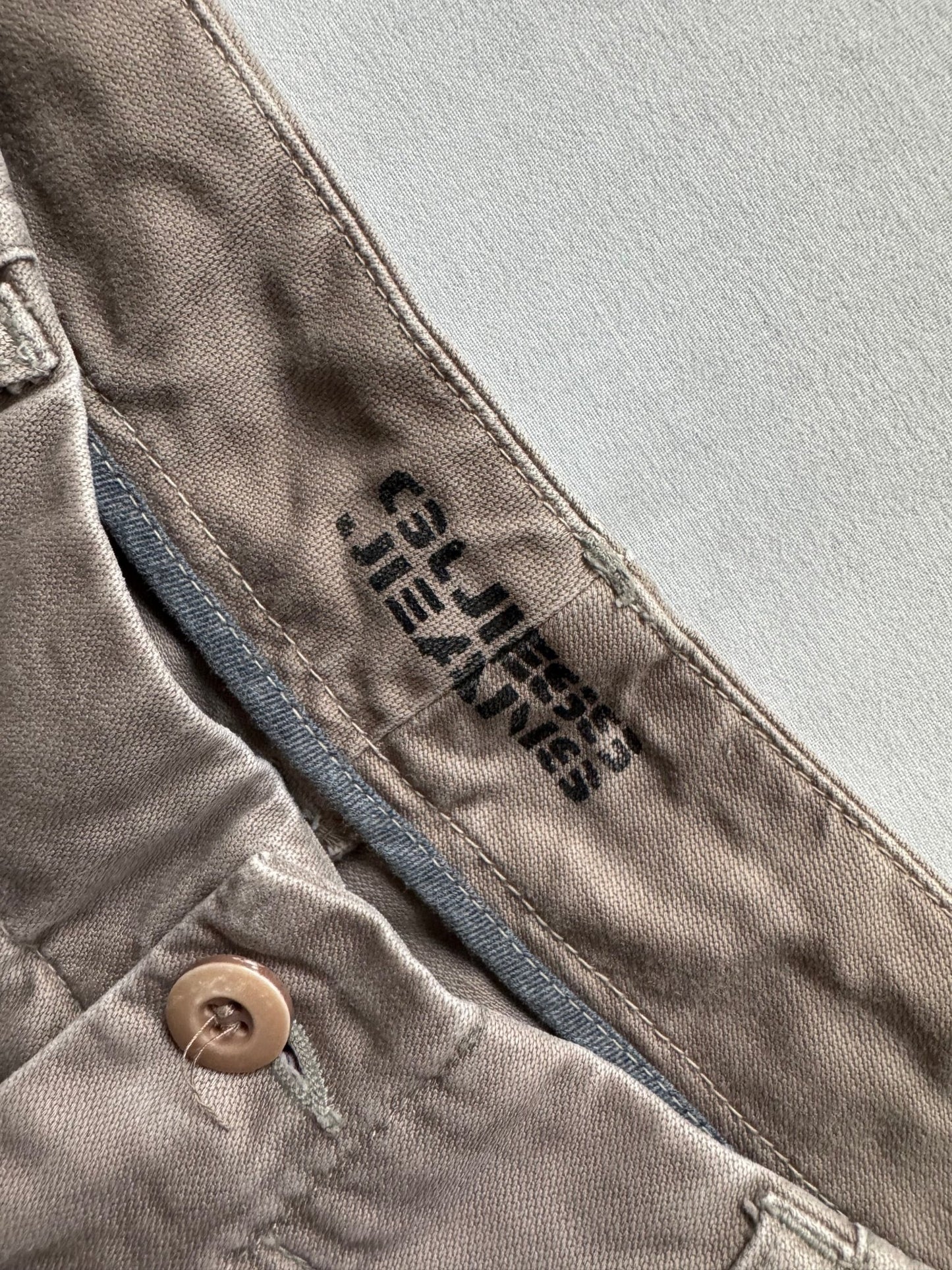 🪖 Pantaloni cargo Guess Y2K crem pentru bărbați – mărimea US 33 - anbracaminte