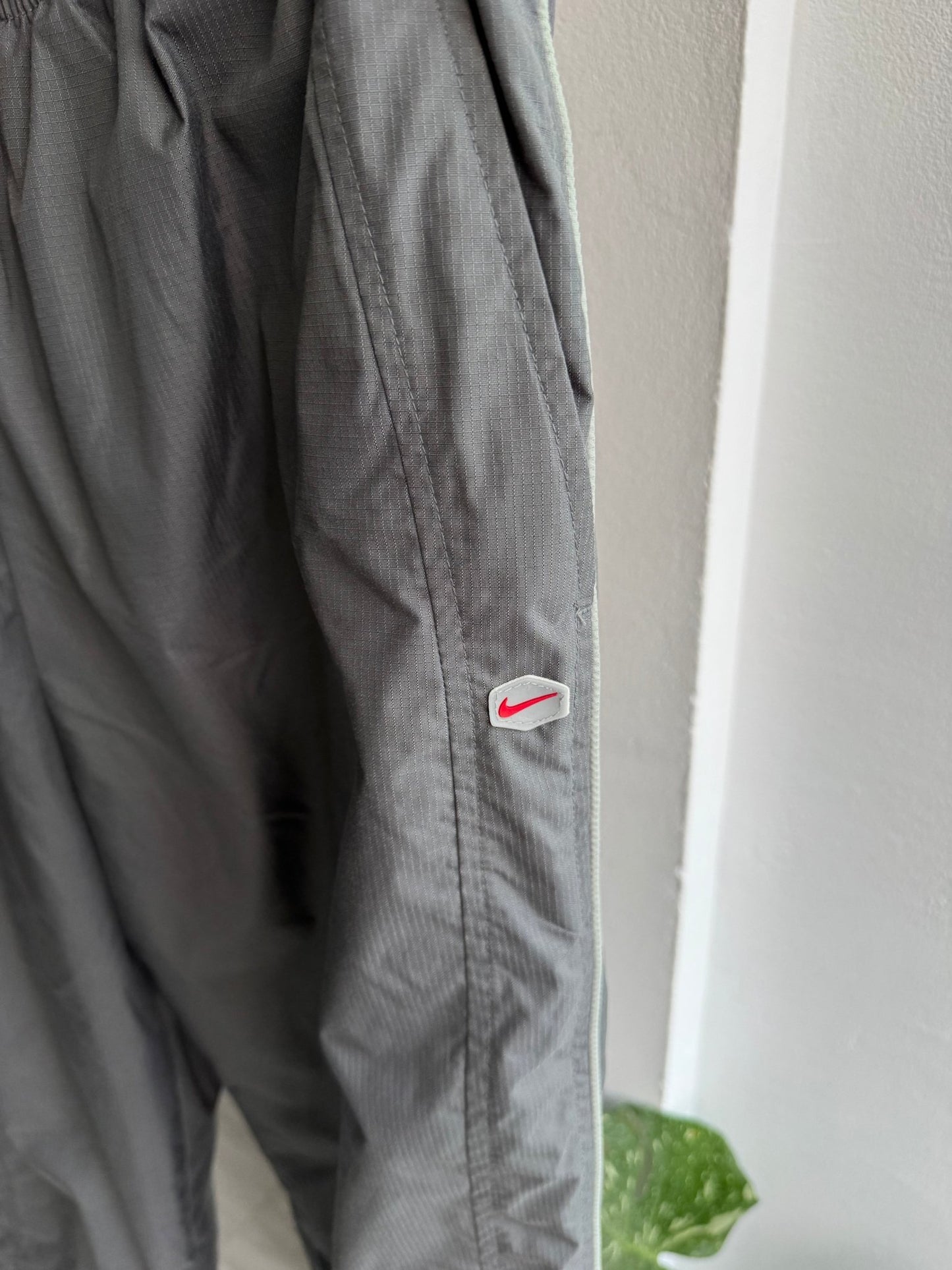 🕶️ Pantaloni de trening Y2K Nike Hex Grey – Mărime L - anbracaminte
