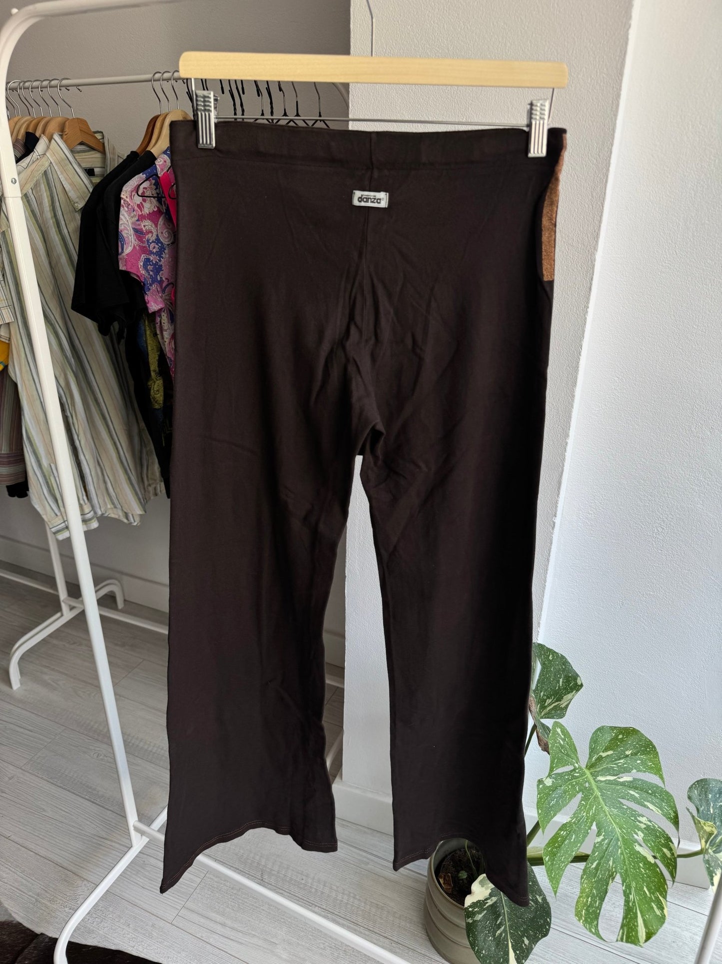 💃 Pantaloni Dimensione Danza Flared Activewear Maro Închis – XS Damă – Noi cu Etichetă - anbracaminte