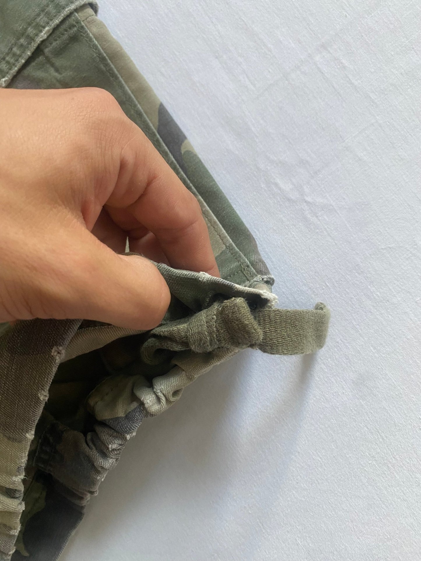 🟤 Pantaloni scurți cargo camuflaj Y2K - mărimea S - anbracaminte