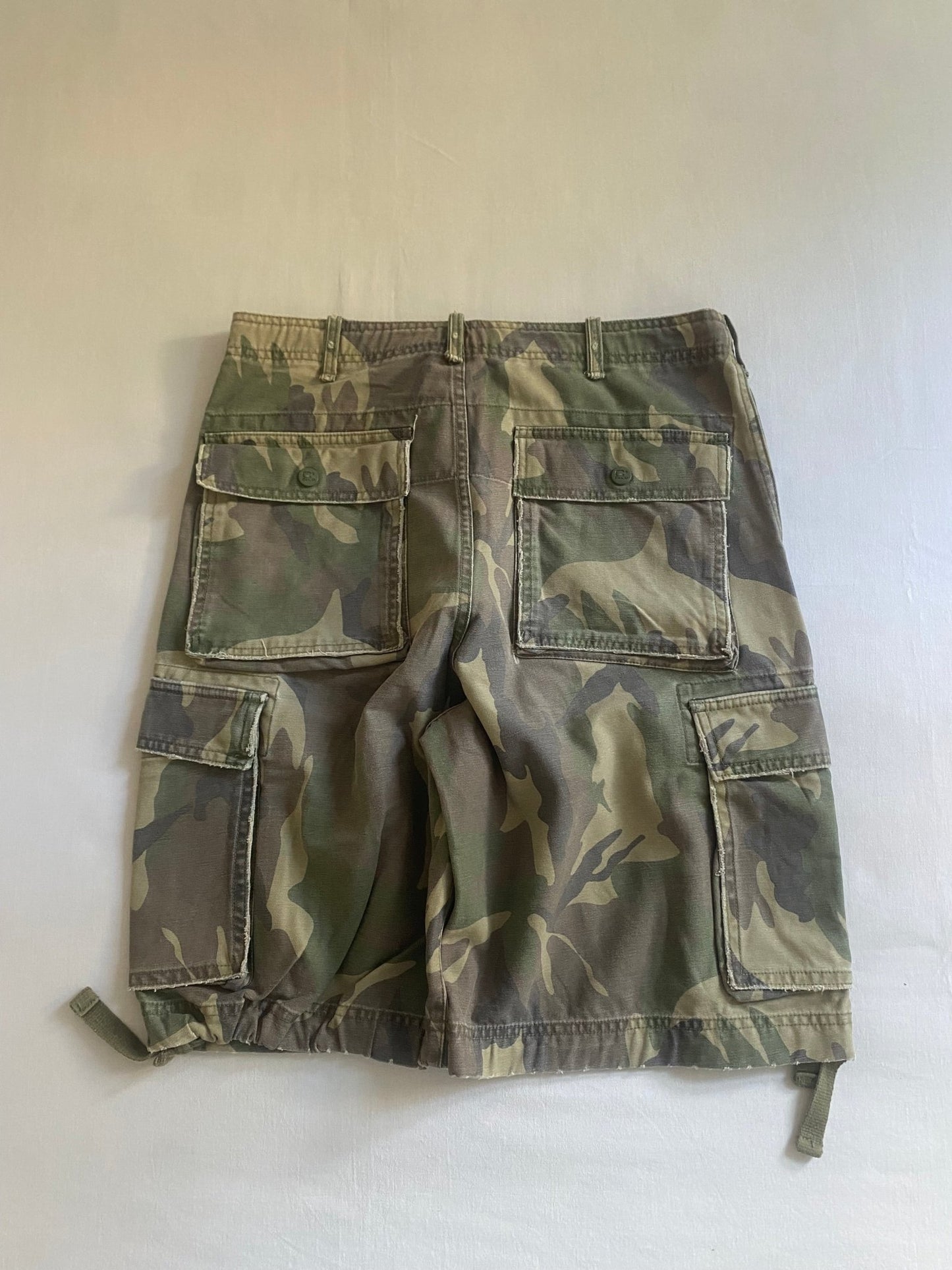 🟤 Pantaloni scurți cargo camuflaj Y2K - mărimea S - anbracaminte