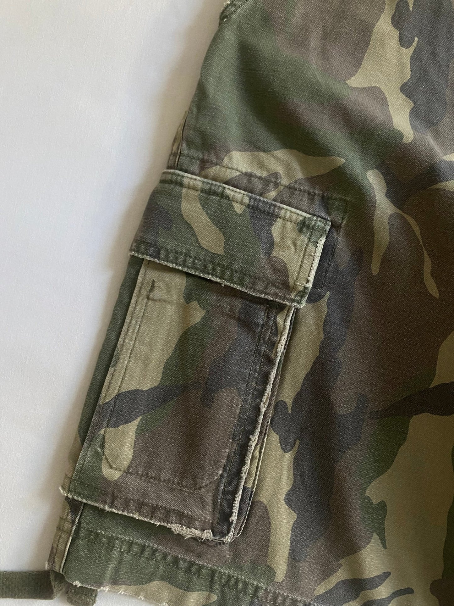 🟤 Pantaloni scurți cargo camuflaj Y2K - mărimea S - anbracaminte