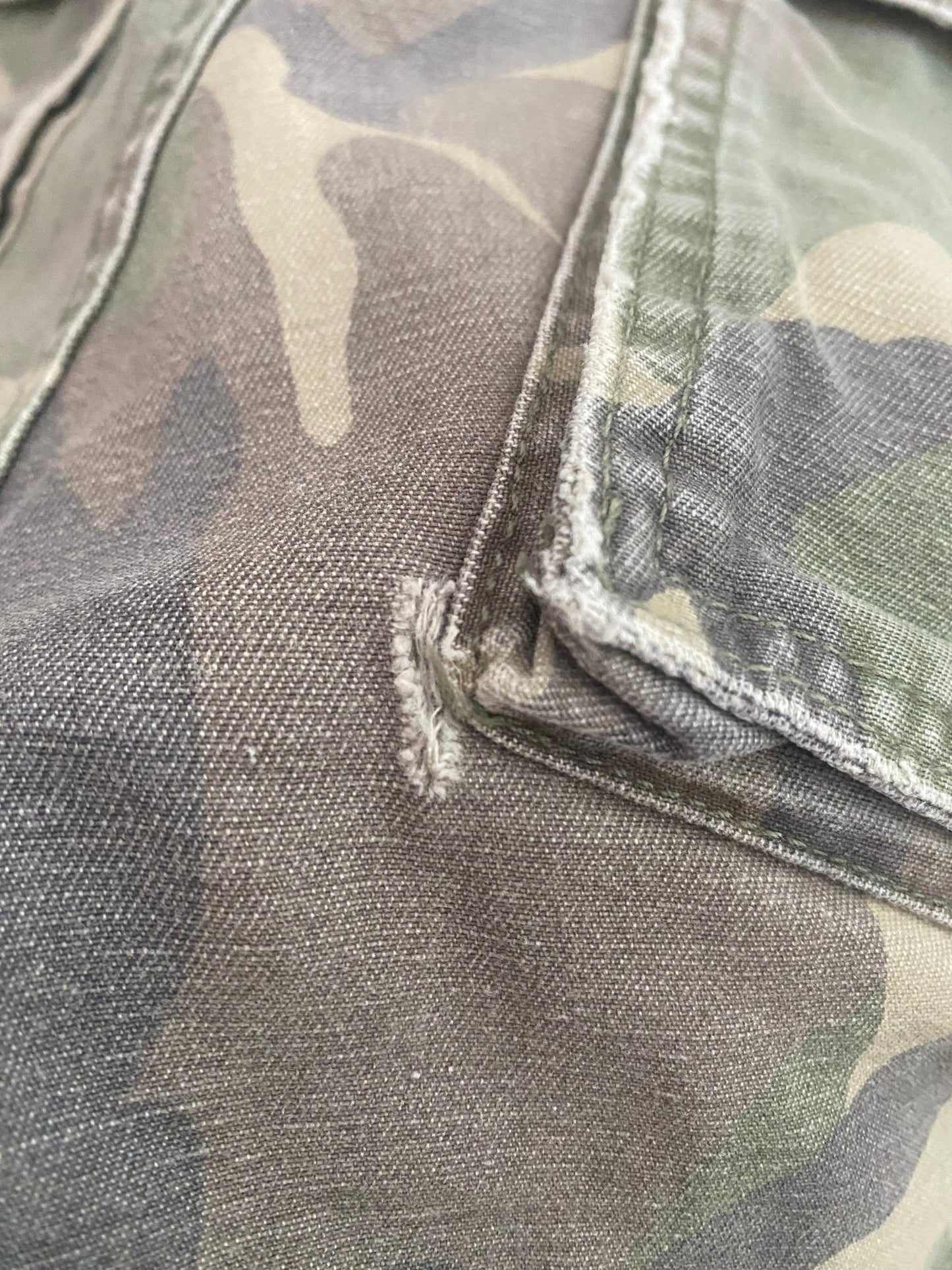 🟤 Pantaloni scurți cargo camuflaj Y2K - mărimea S - anbracaminte