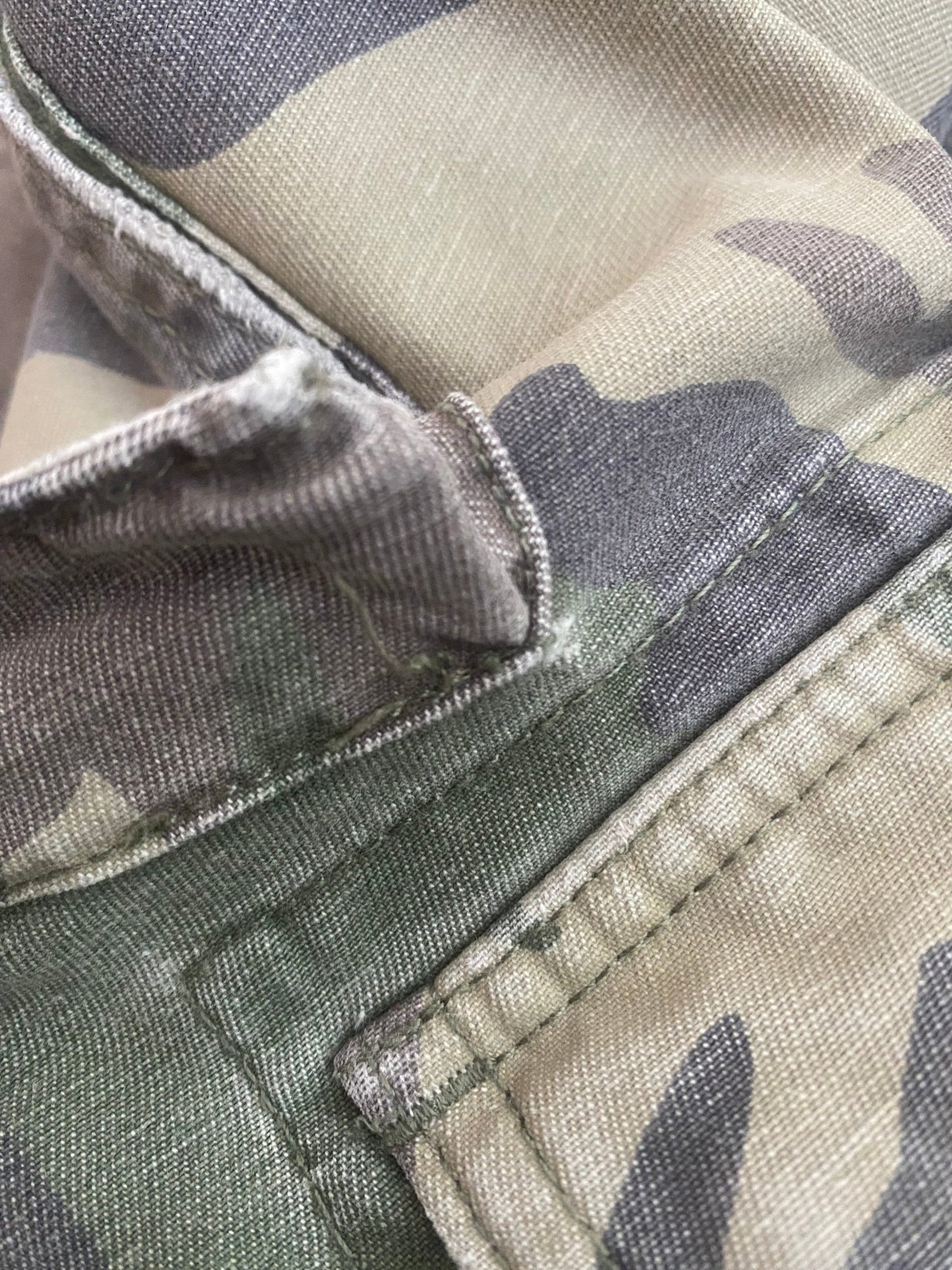 🟤 Pantaloni scurți cargo camuflaj Y2K - mărimea S - anbracaminte