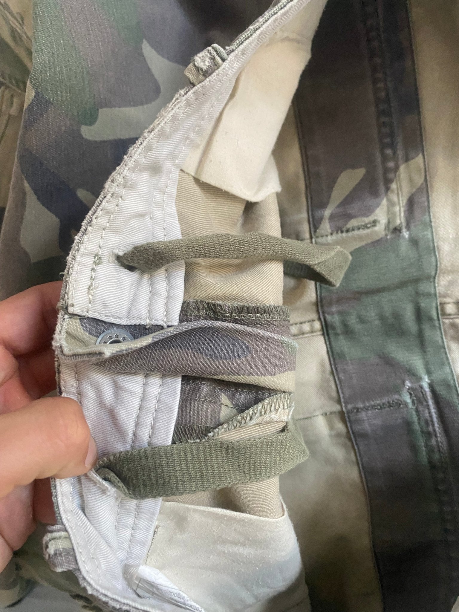 🟤 Pantaloni scurți cargo camuflaj Y2K - mărimea S - anbracaminte