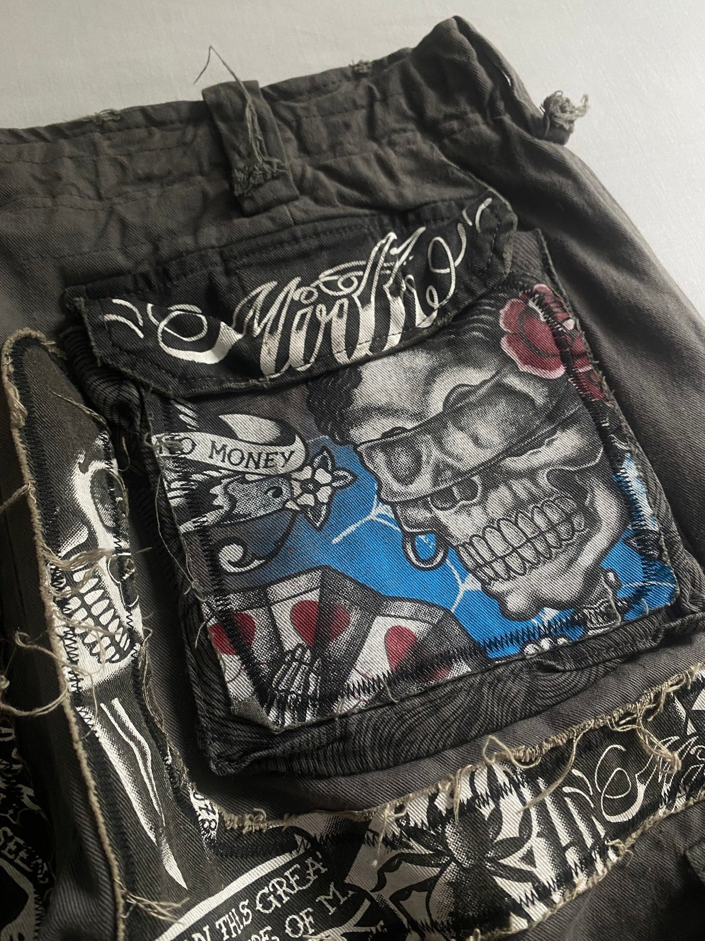 Pantaloni scurți cargo Y2K cu imprimeu original, mărimea US 34 🎨 - anbracaminte