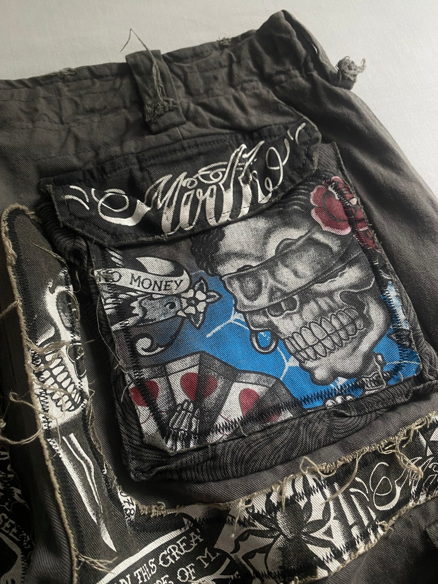 Pantaloni scurți cargo Y2K cu imprimeu original, mărimea US 34 🎨 - anbracaminte