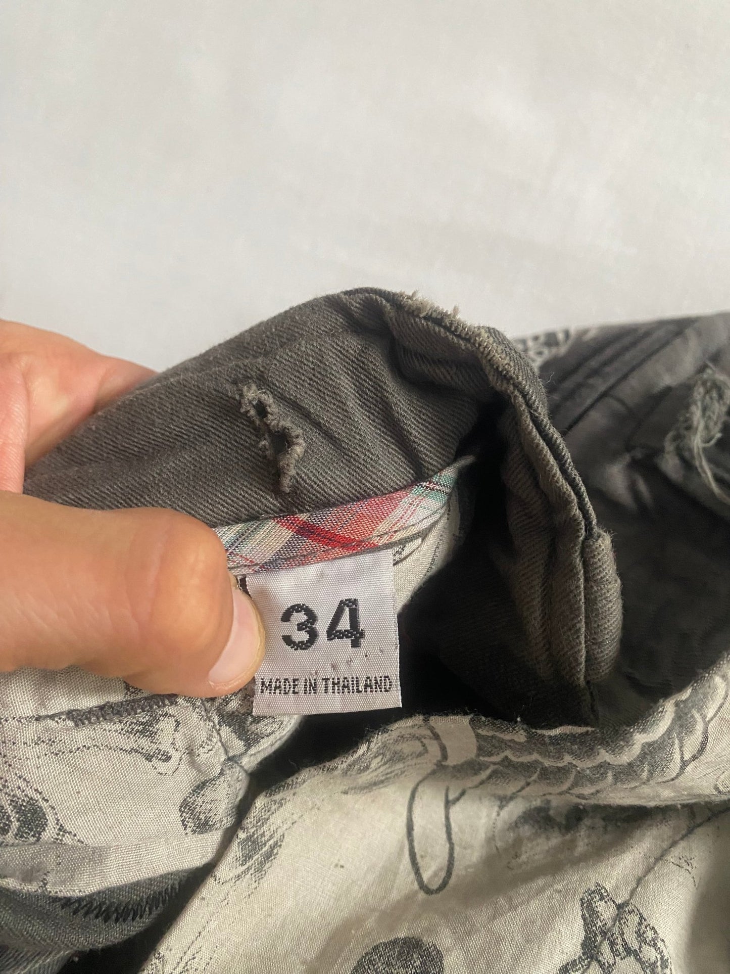 Pantaloni scurți cargo Y2K cu imprimeu original, mărimea US 34 🎨 - anbracaminte