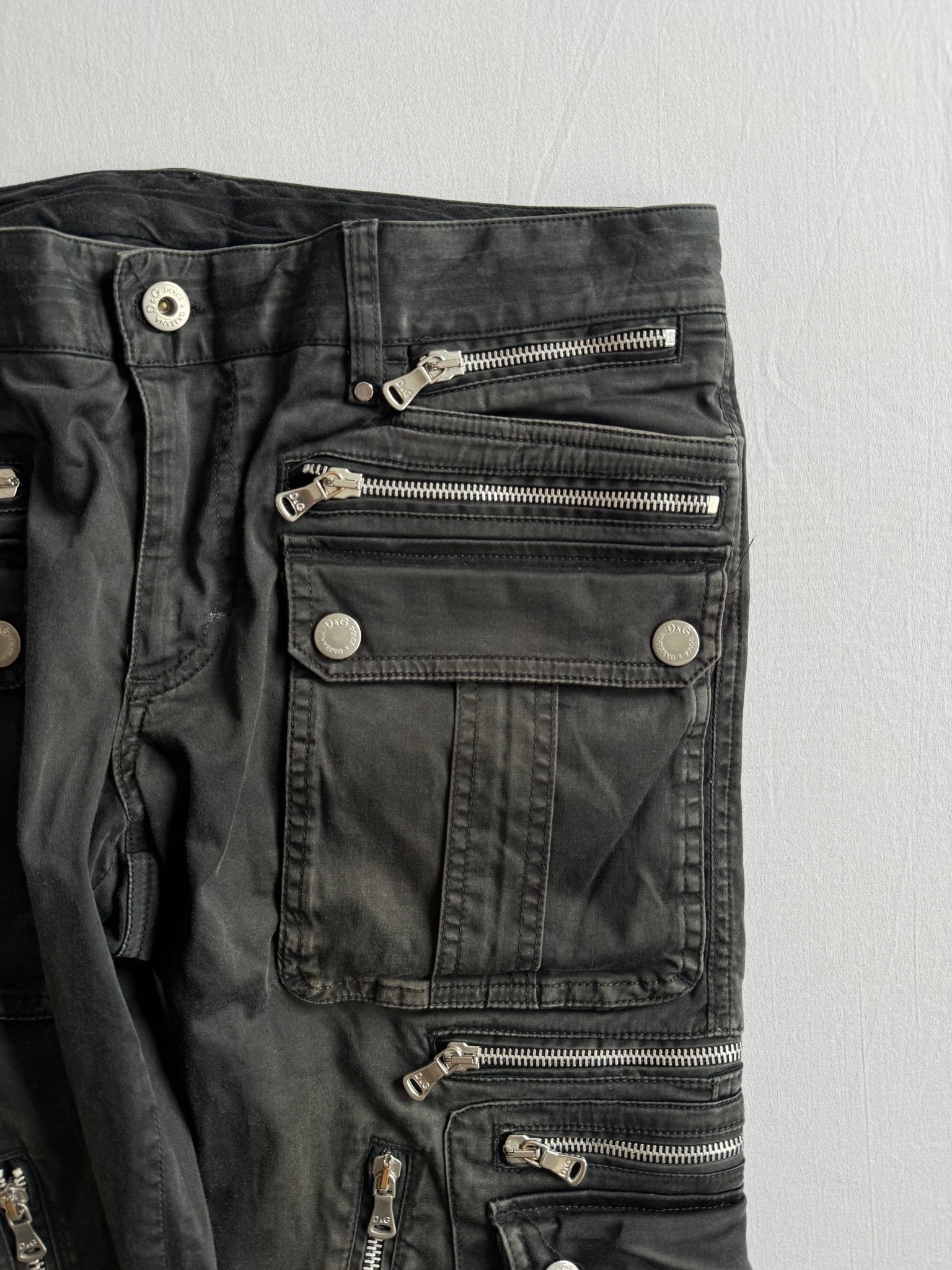 🛬 Pantaloni Scurți Dolce & Gabbana Runway S/S 2008 Multi Zipper Cargo – IT 48 - anbracaminte