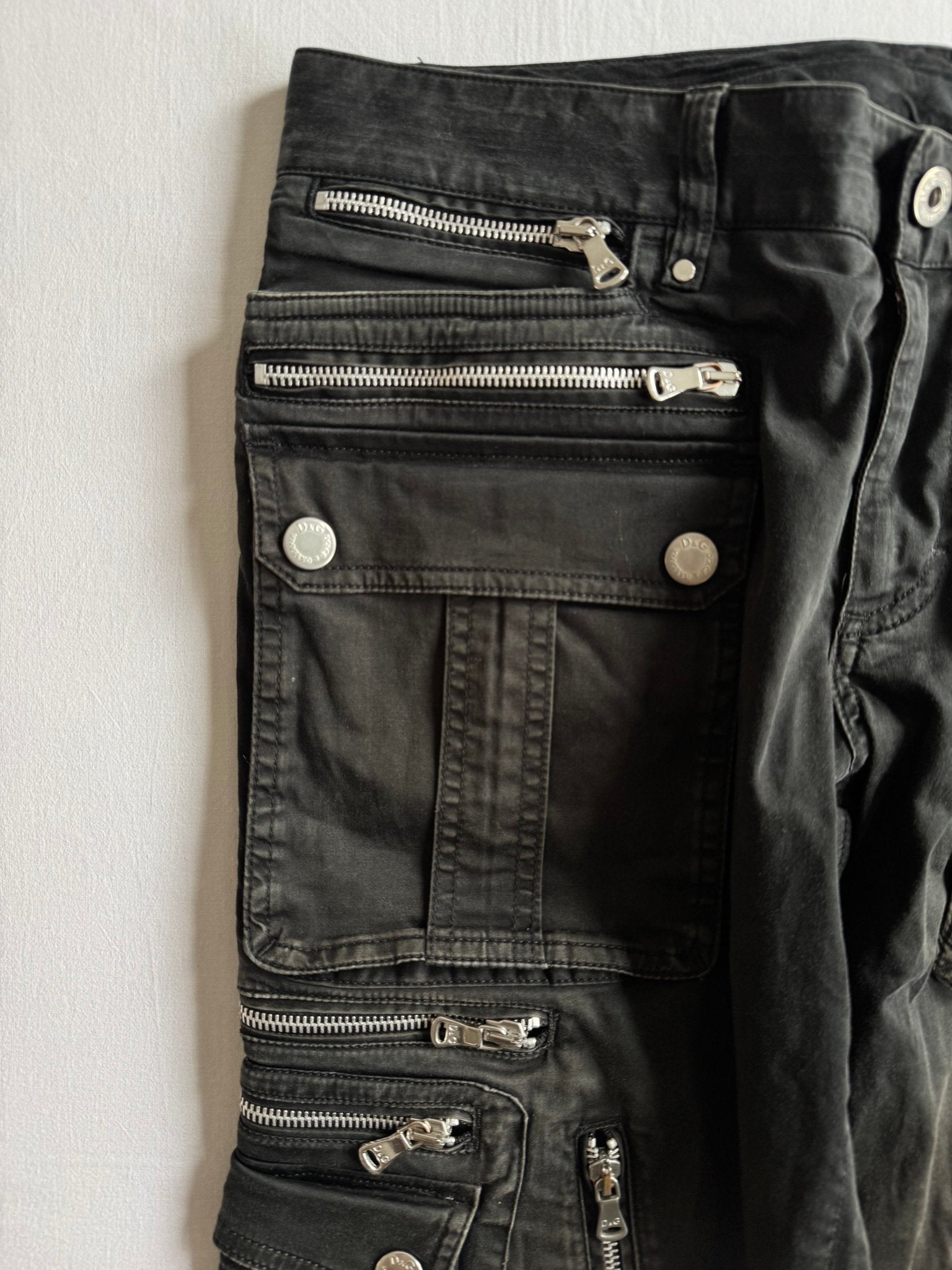 🛬 Pantaloni Scurți Dolce & Gabbana Runway S/S 2008 Multi Zipper Cargo – IT 48 - anbracaminte