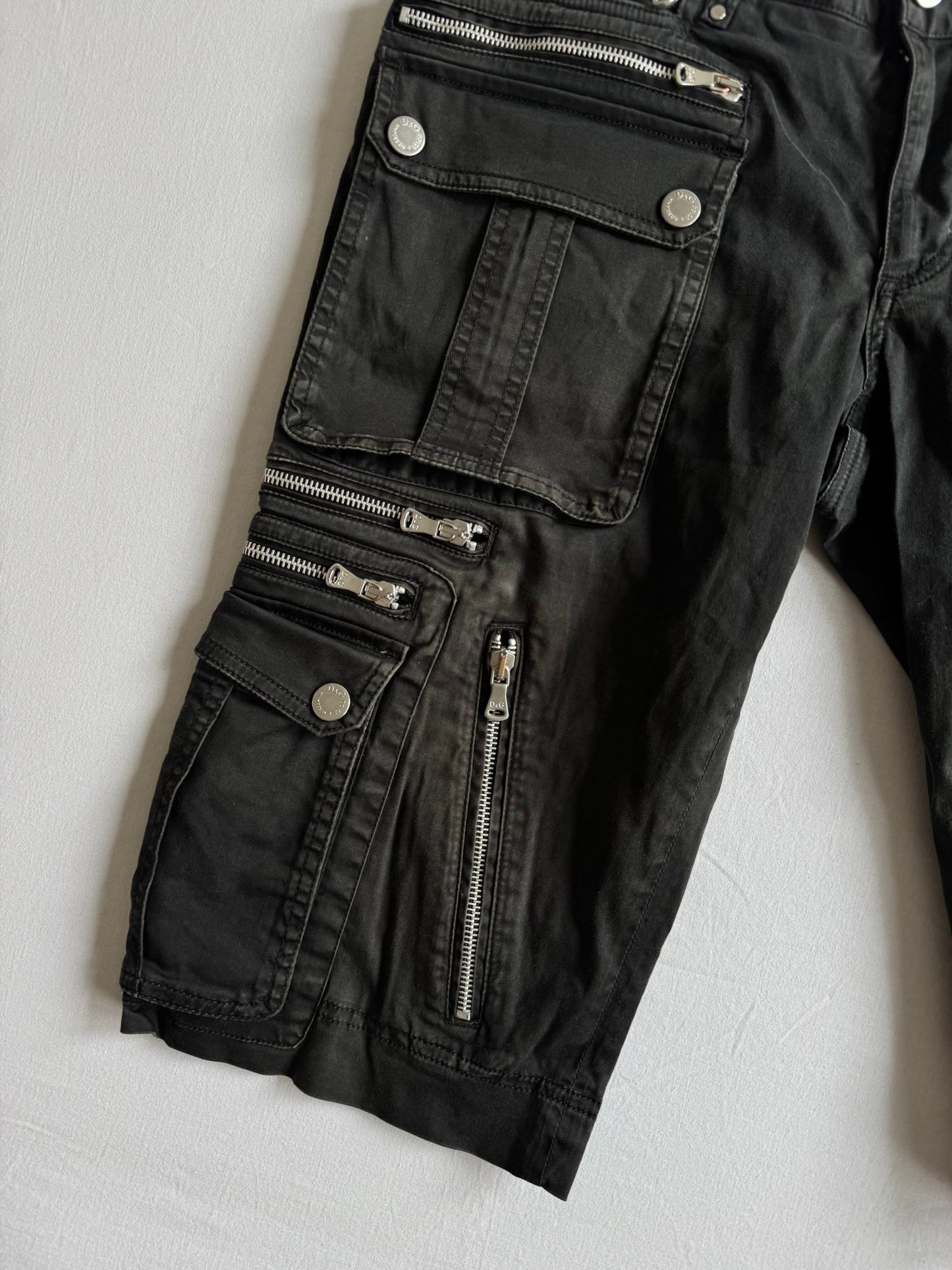 🛬 Pantaloni Scurți Dolce & Gabbana Runway S/S 2008 Multi Zipper Cargo – IT 48 - anbracaminte