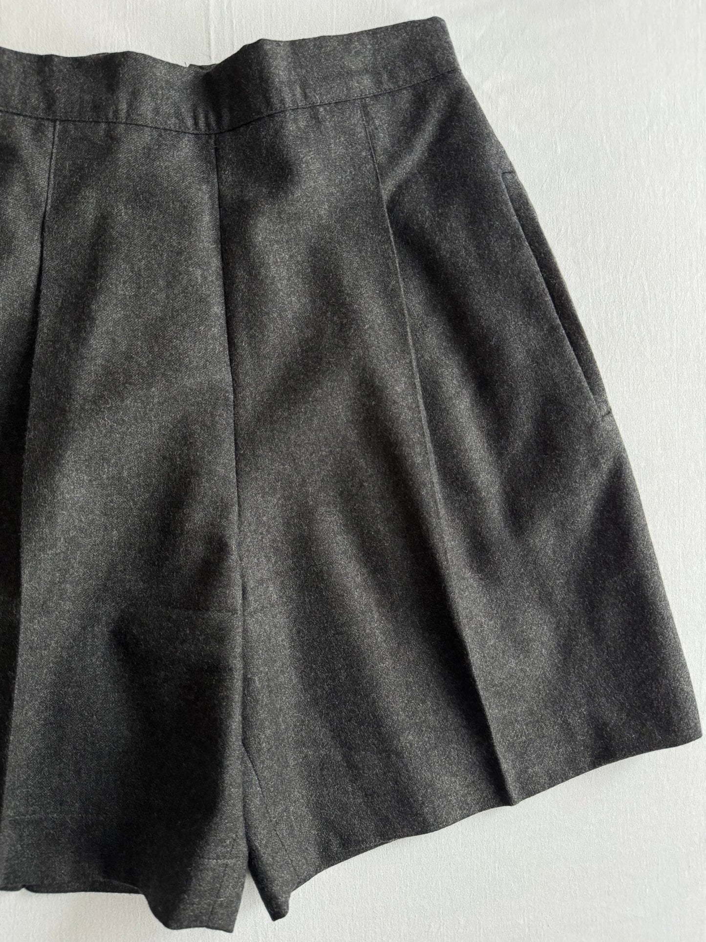 🩶 Pantaloni scurți vintage gri din lână – IT 42 (S/M) – 100% wool - anbracaminte