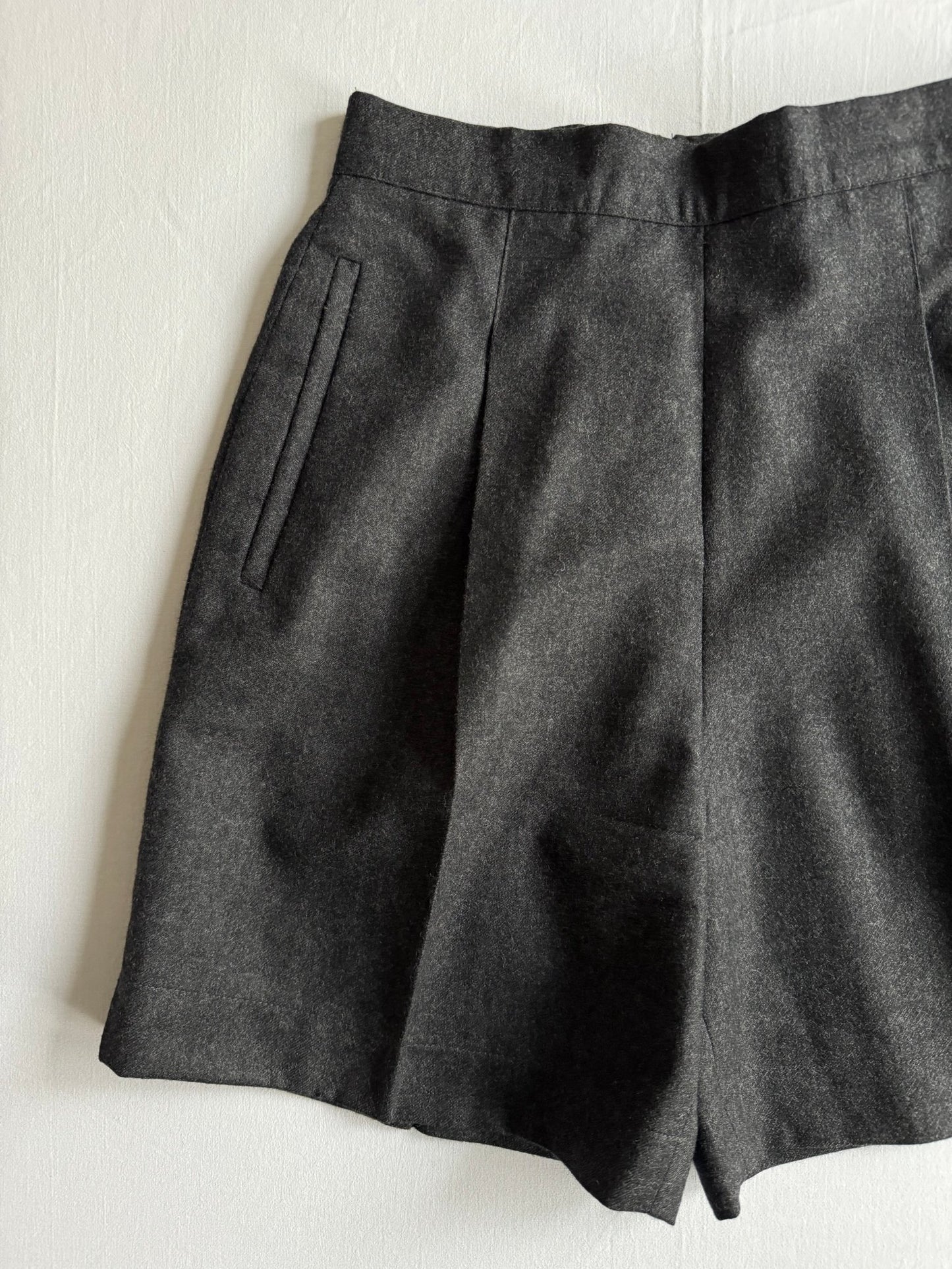 🩶 Pantaloni scurți vintage gri din lână – IT 42 (S/M) – 100% wool - anbracaminte