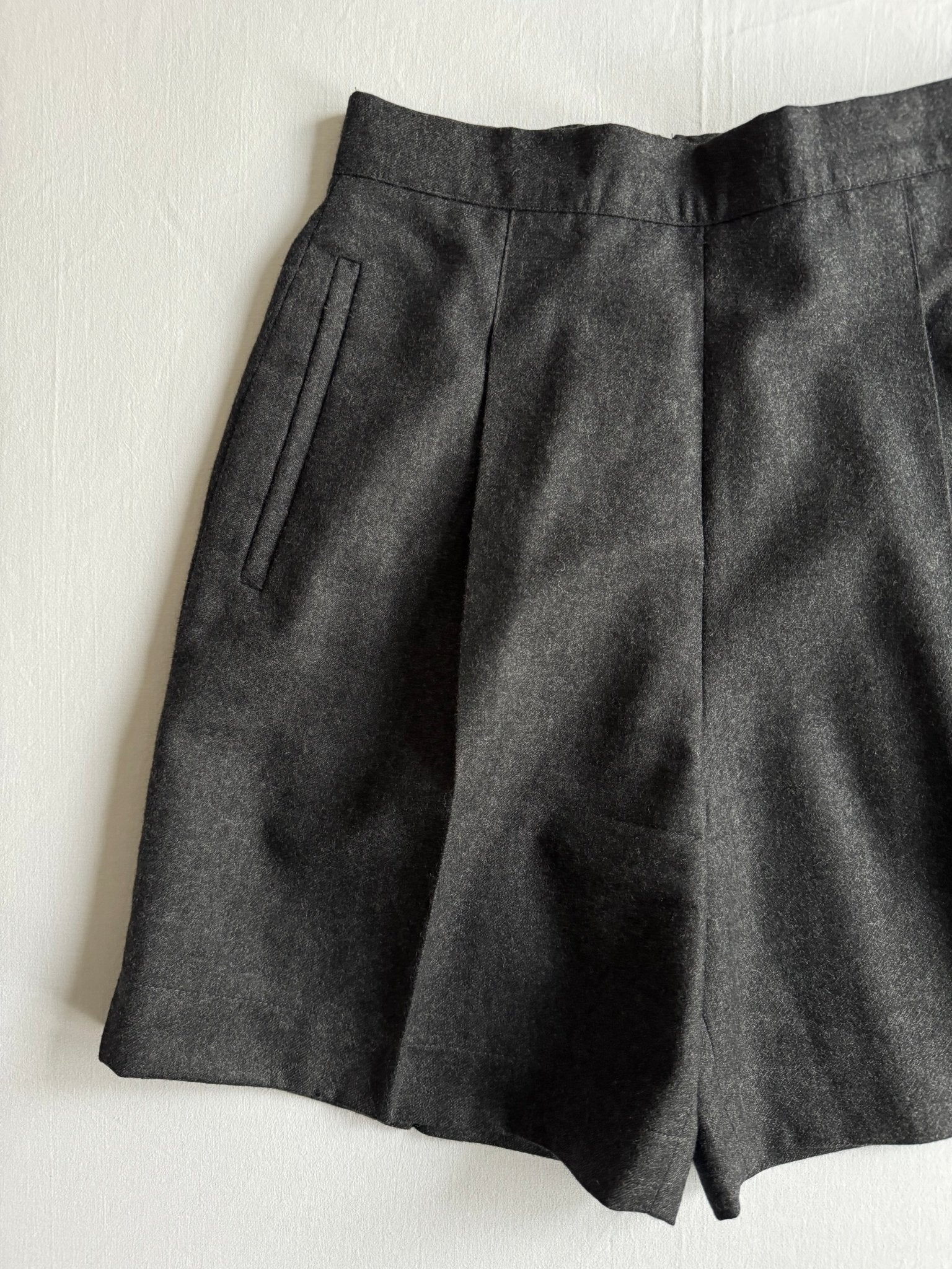 🩶 Pantaloni scurți vintage gri din lână – IT 42 (S/M) – 100% wool - anbracaminte
