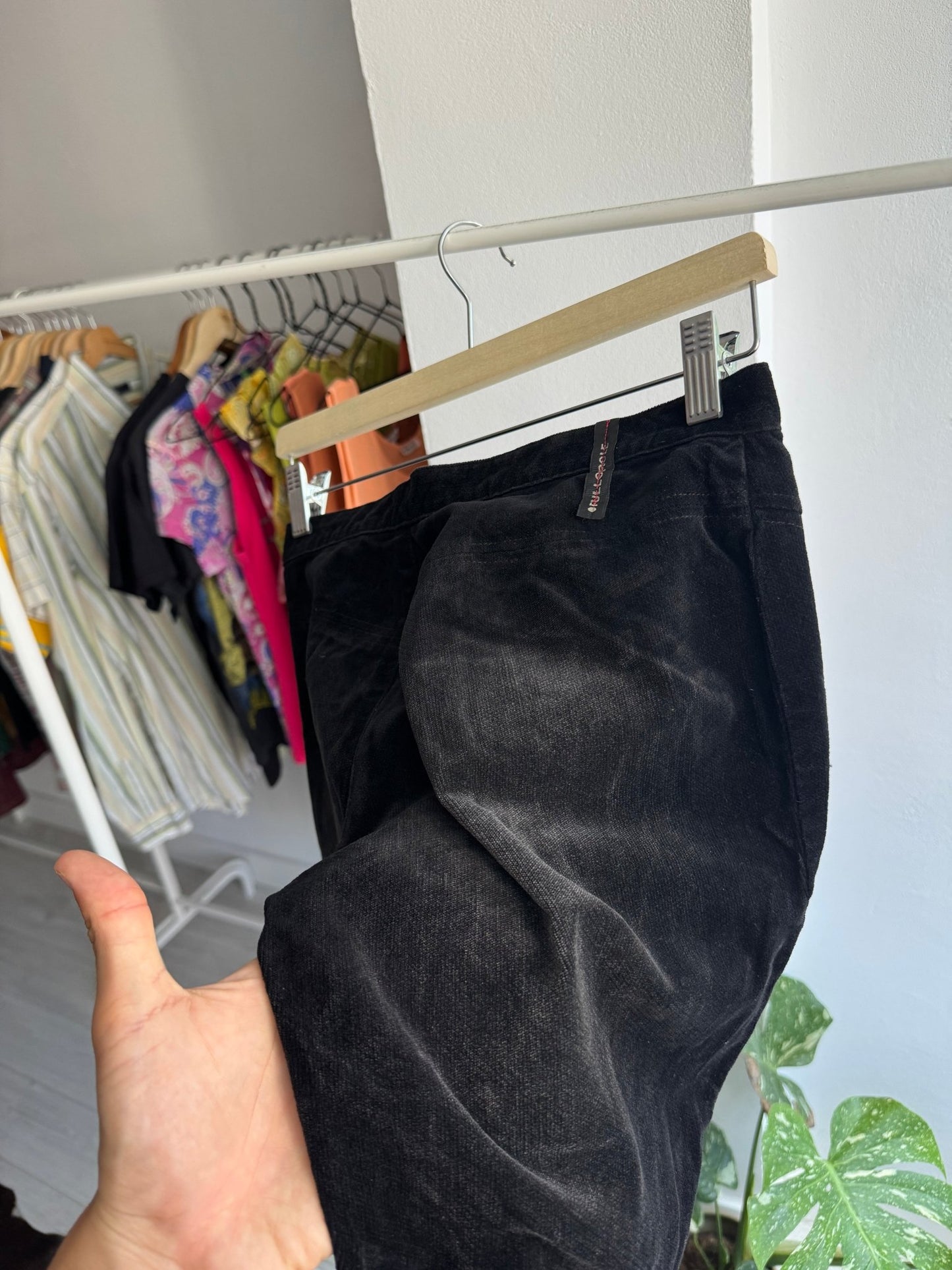 🐈‍⬛ Pantaloni Y2K Black Corduroy Flared – US 26 Damă - anbracaminte