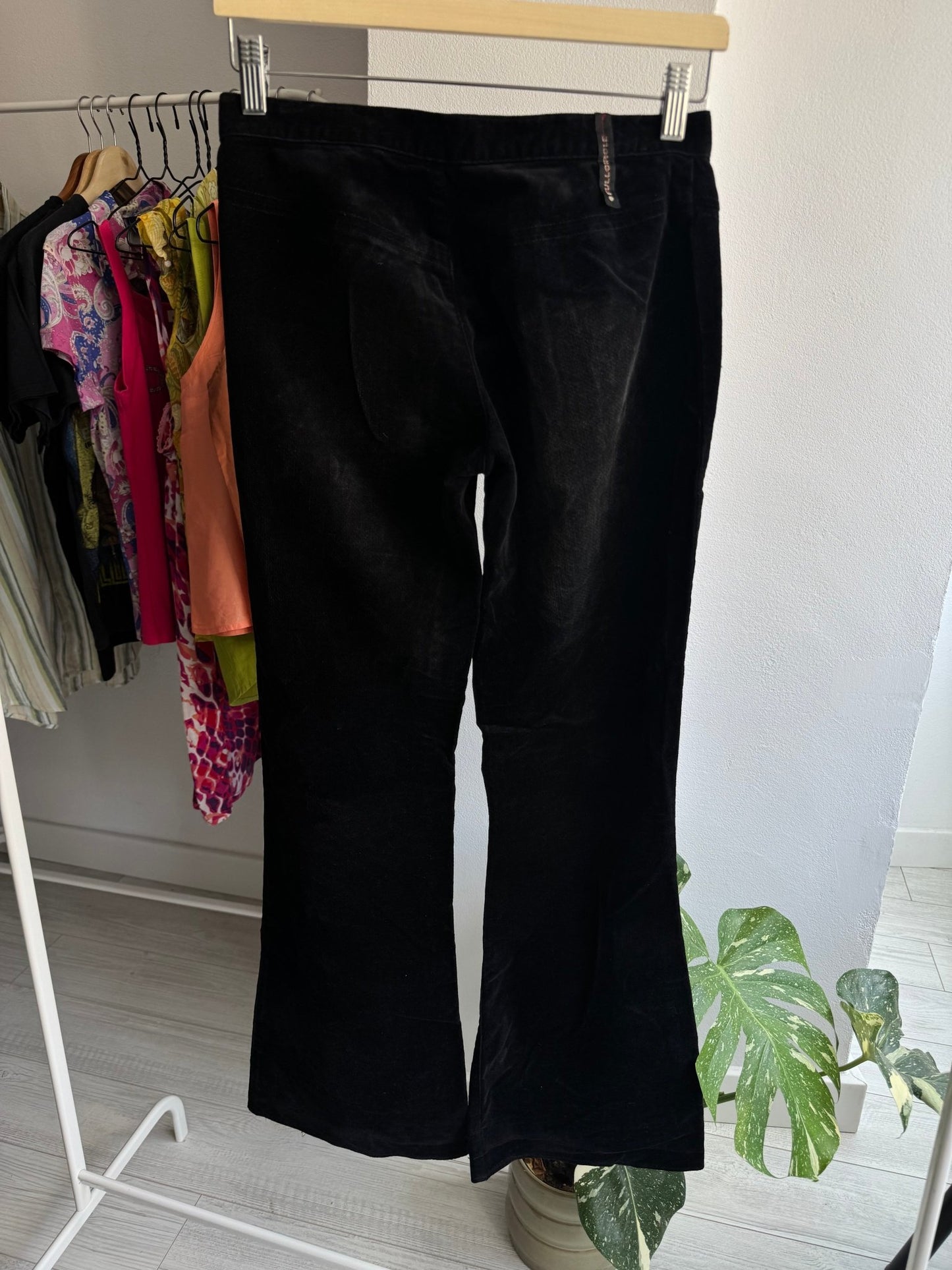 🐈‍⬛ Pantaloni Y2K Black Corduroy Flared – US 26 Damă - anbracaminte
