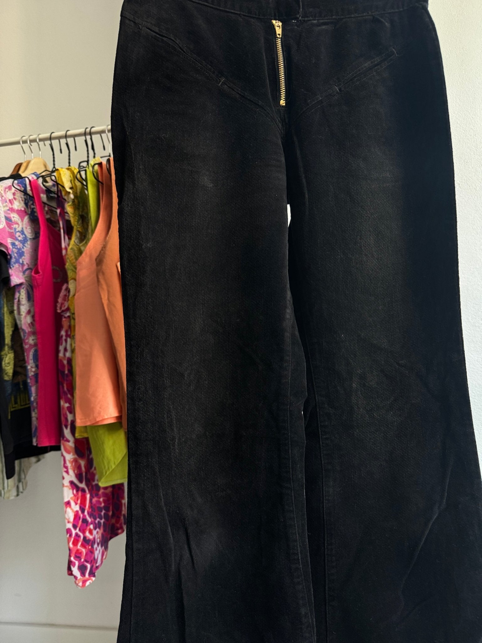 🐈‍⬛ Pantaloni Y2K Black Corduroy Flared – US 26 Damă - anbracaminte