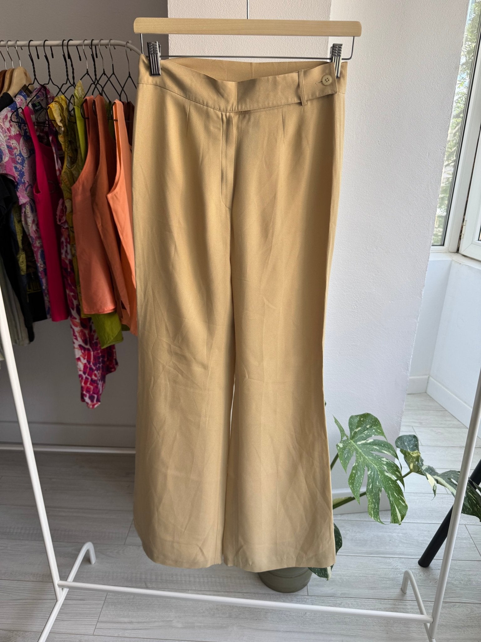 🍨 Pantaloni Y2K Crem Flared – IT 42 Damă (S/M) – Made in Italy - anbracaminte