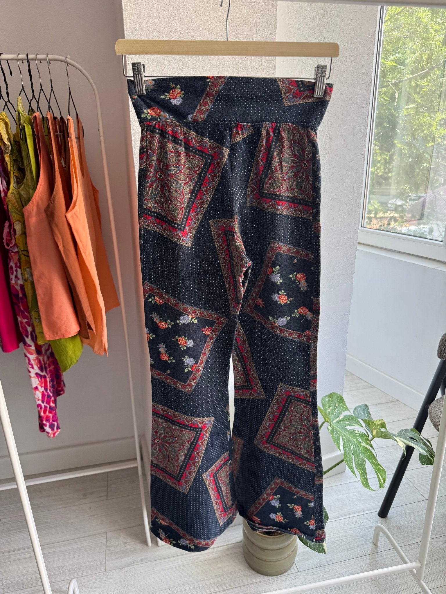 ☀️ Pantaloni Y2K Pinko Flared cu Print – M Damă – Made in Italy - anbracaminte