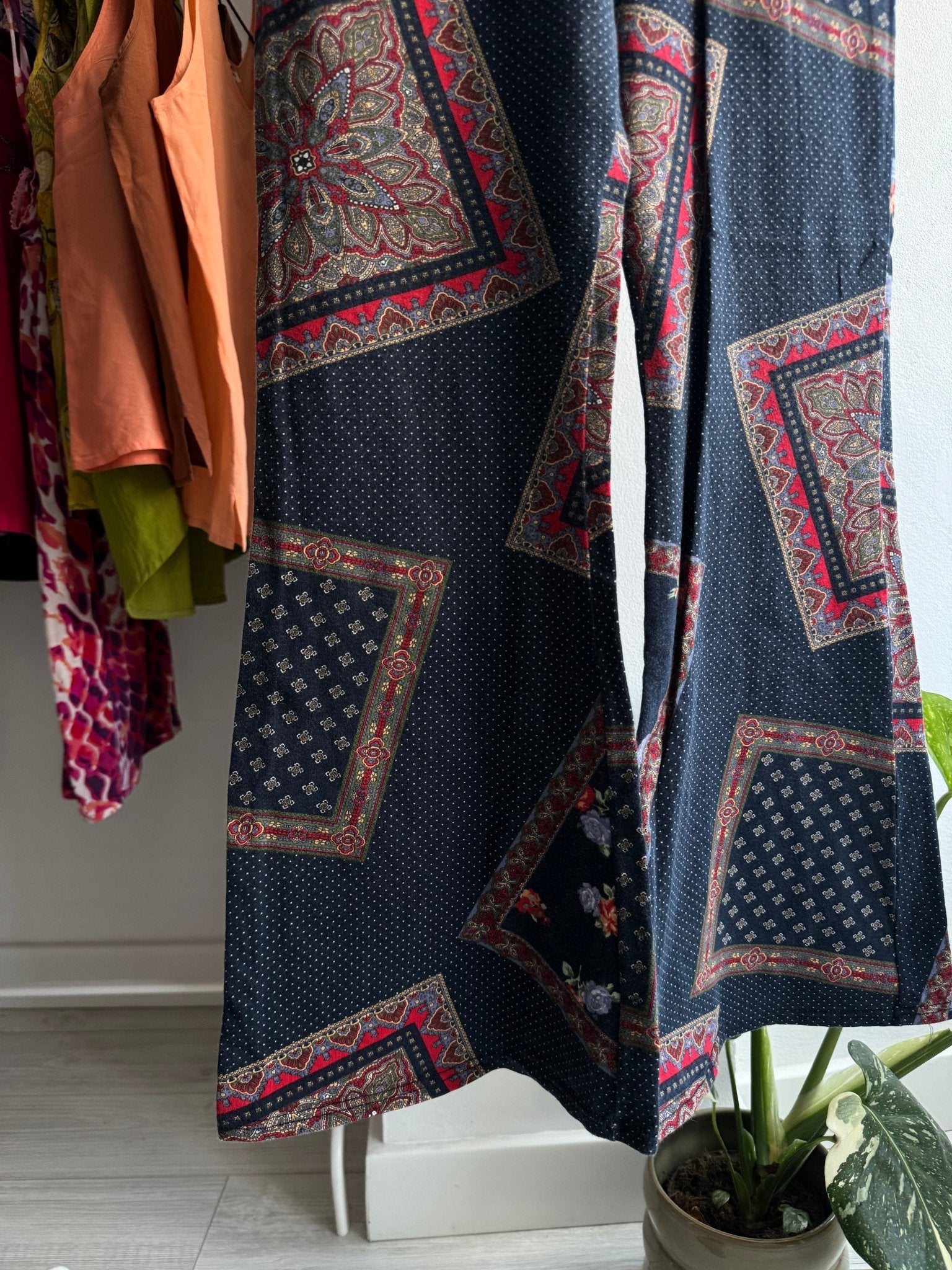 ☀️ Pantaloni Y2K Pinko Flared cu Print – M Damă – Made in Italy - anbracaminte
